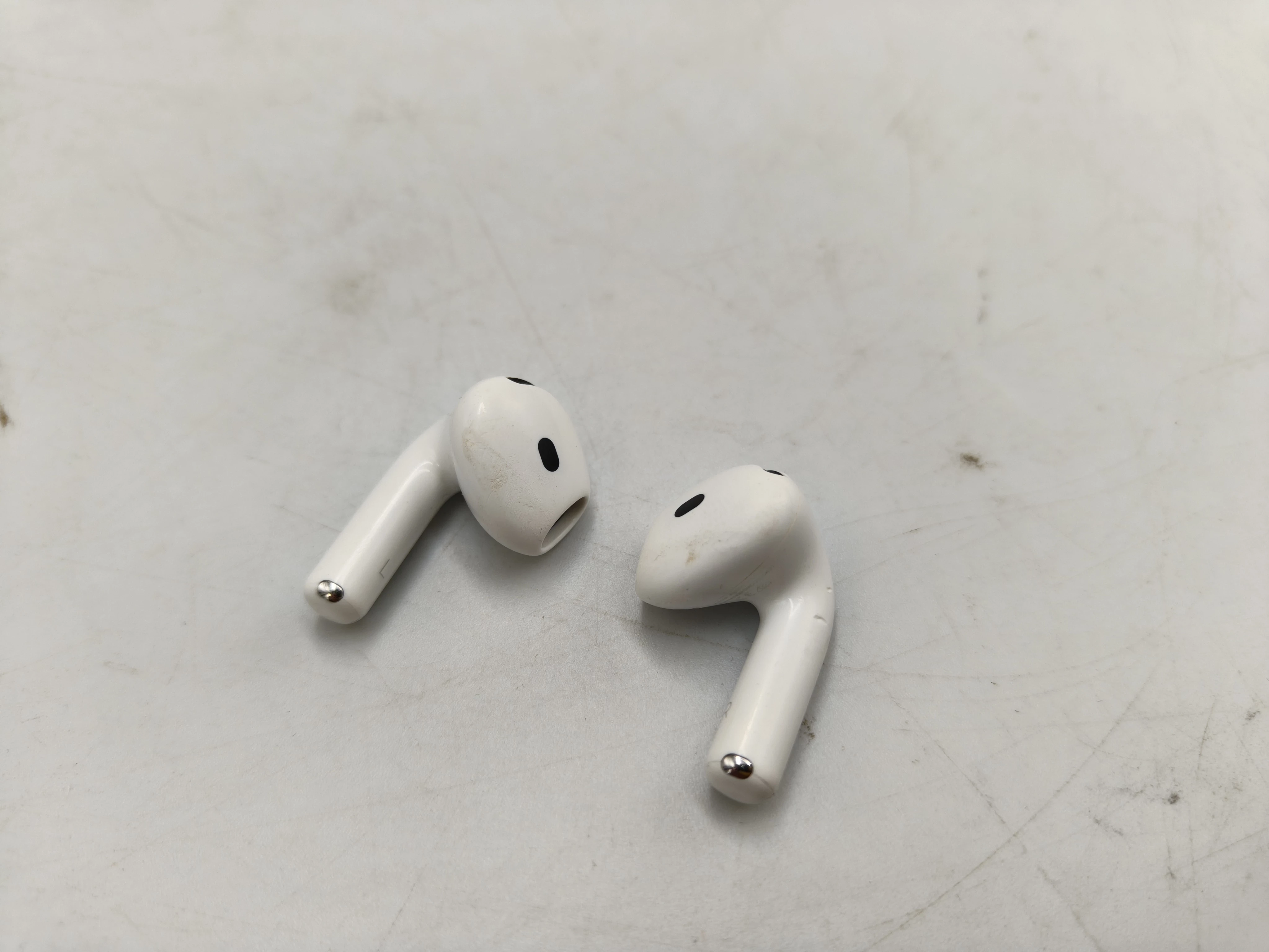 sluchawki-bzprzewodowe-apple-airpods-4-ean-gtin-195949689673