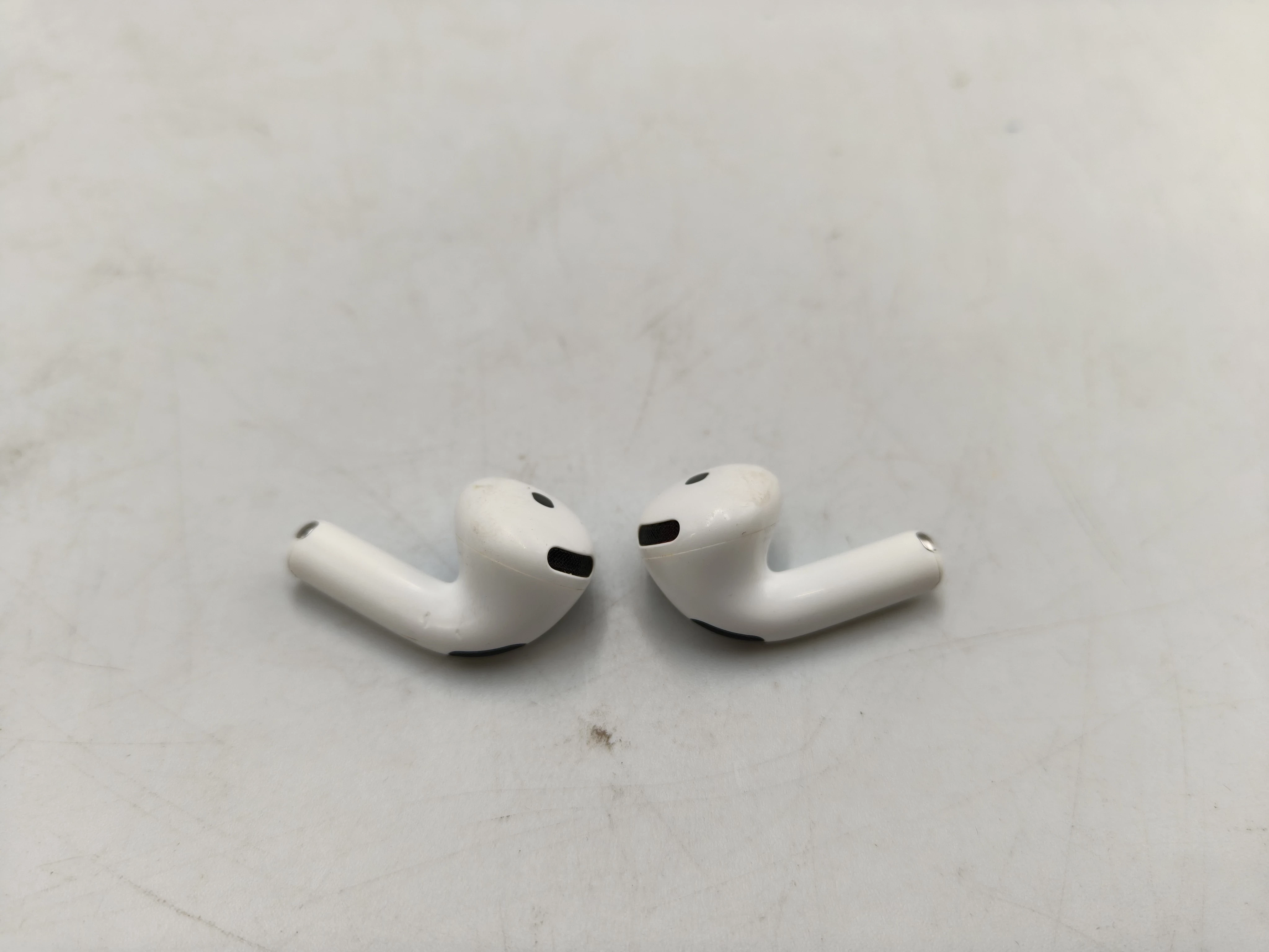 sluchawki-bzprzewodowe-apple-airpods-4-kolor-dominujacy-129357-2