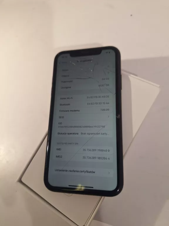 telefon-iphone-xr-zbity-64gb-zbity-ekran-pudelko-typ-202685-212929