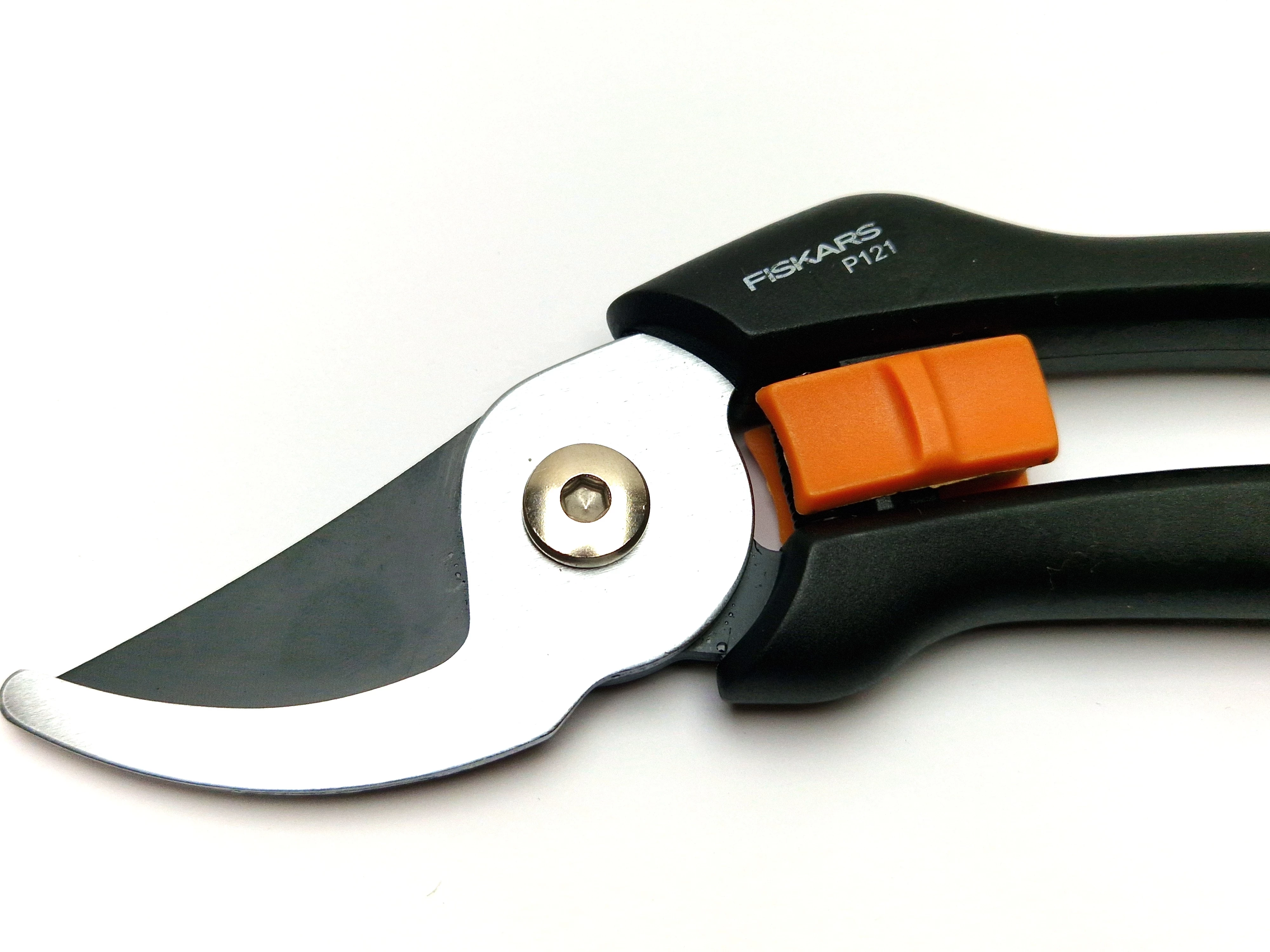 sekator-fiskars-p121-ean-gtin-5907190501742