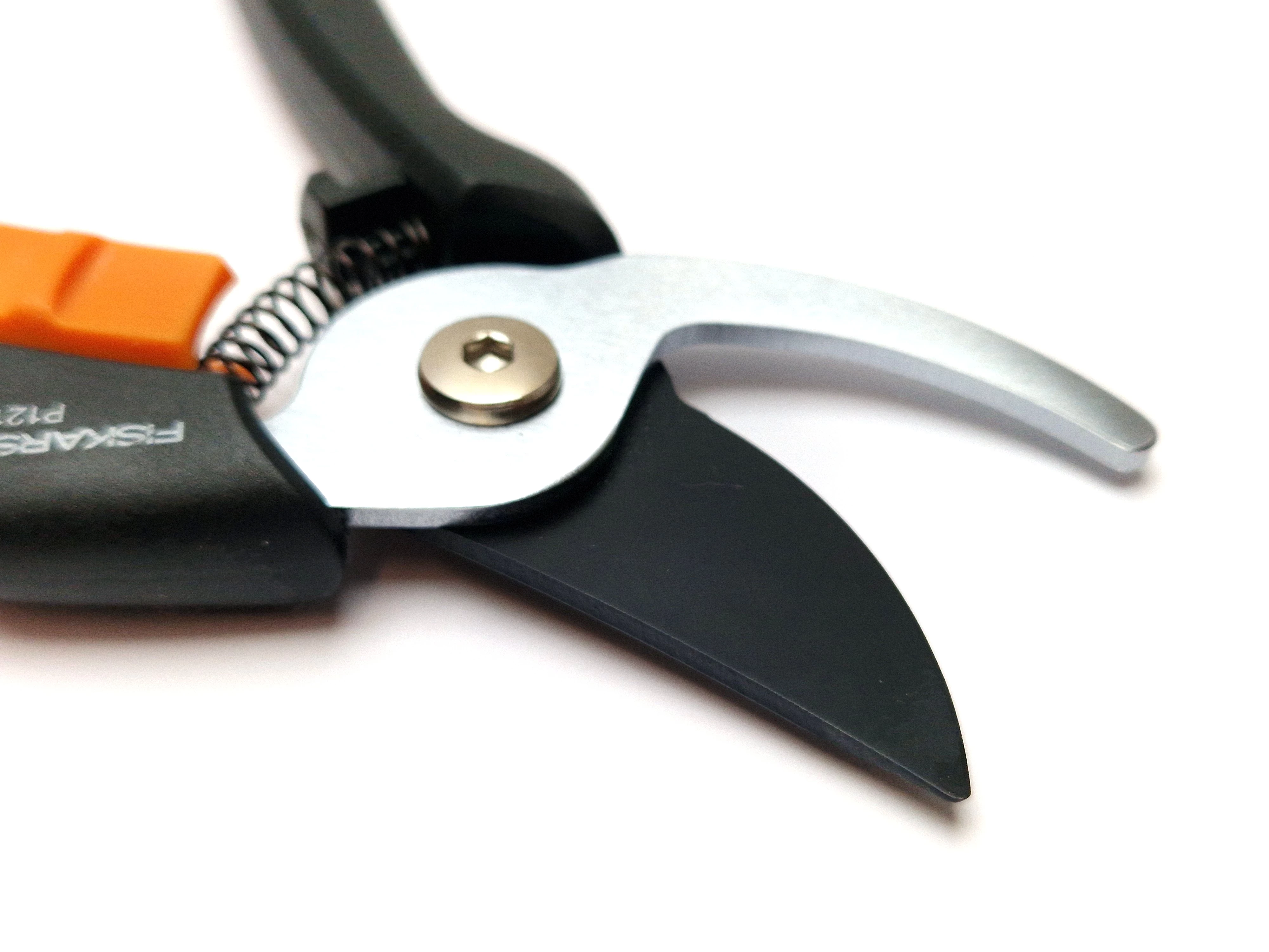 sekator-fiskars-p121-zasilanie-209566-1769021