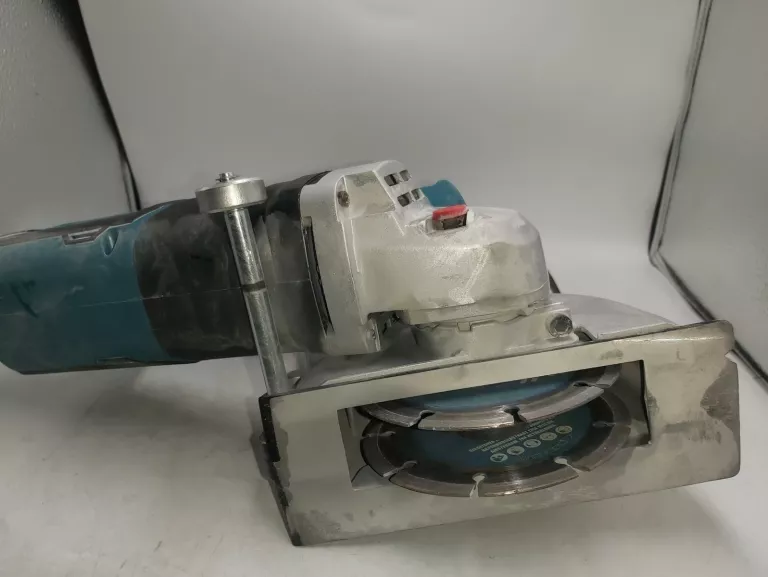 bruzdownica-erbauer-ewc1500-1500w-w-walizce-minimala-szerokosc-ciecia-30