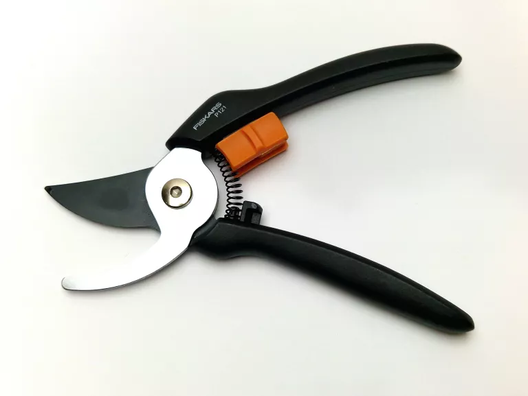 sekator-fiskars-p121-kod-producenta-5907190501742