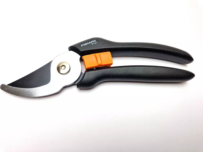 sekator-fiskars-p121-kosciuszki-34-trzcianka