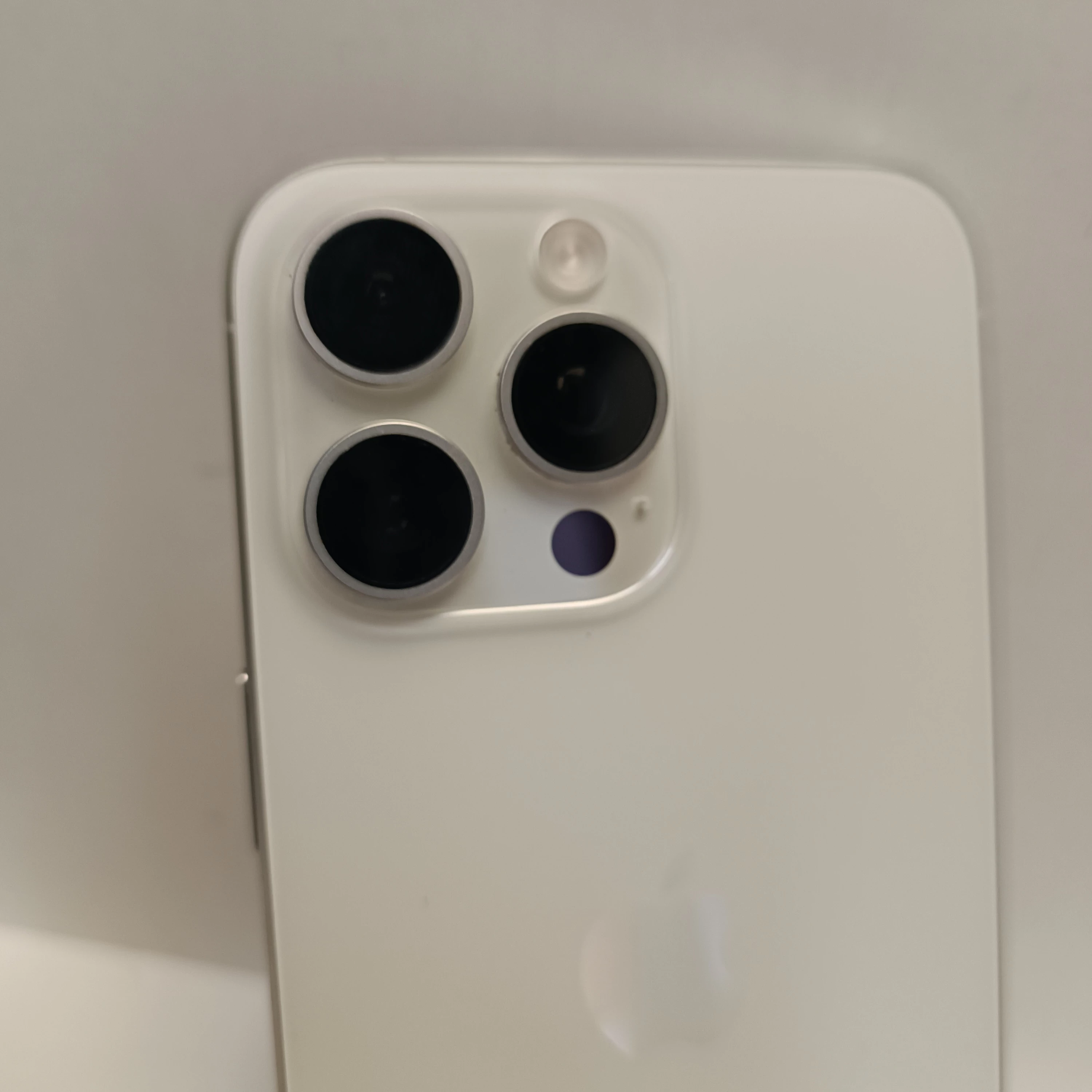 smartfon-apple-iphone-15-pro-max-8256-gb-5g-bialy-bateria-86-system-operacyjny-4388-7