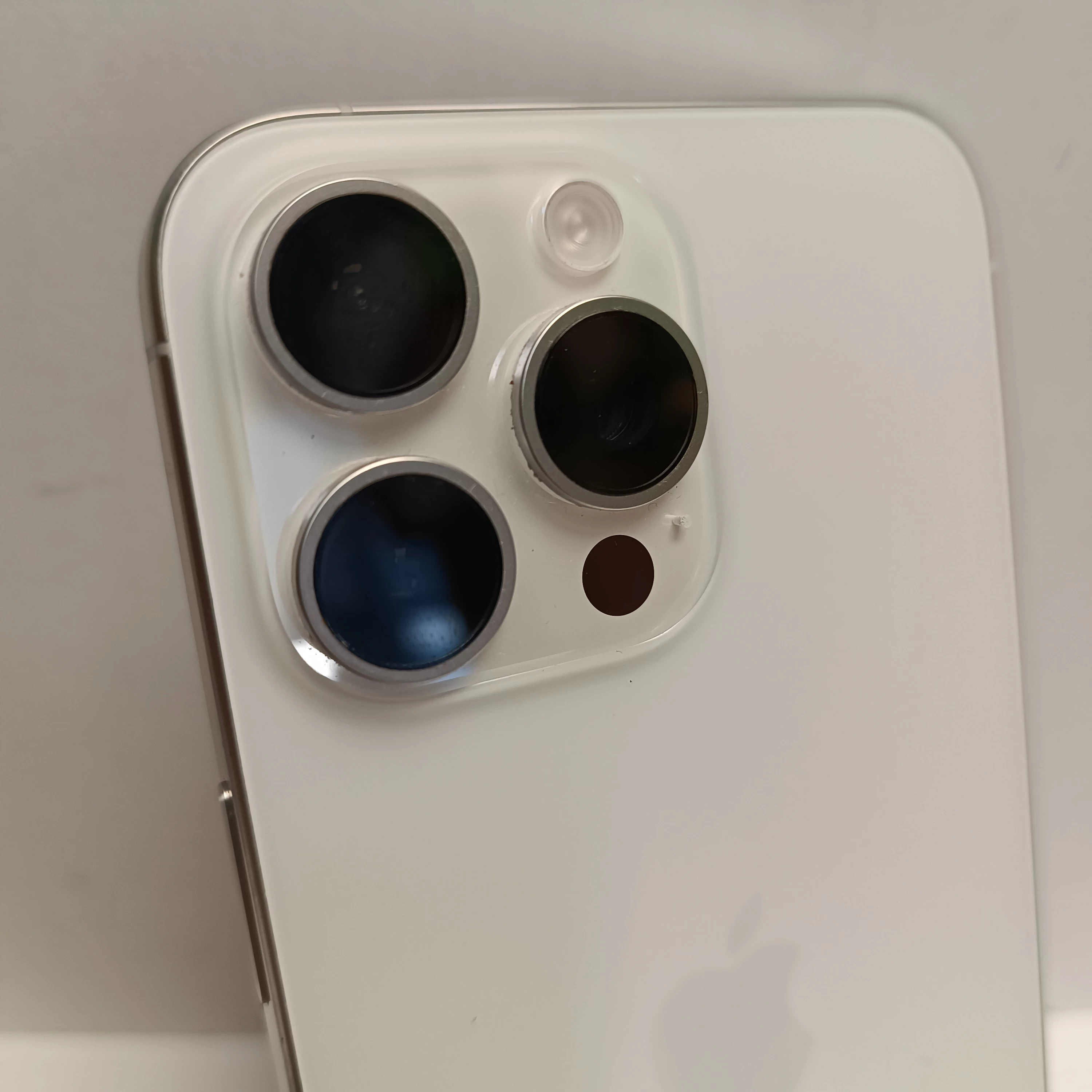 smartfon-apple-iphone-15-pro-max-8256-gb-5g-bialy-bateria-86-pamiec-ram-202865-214113