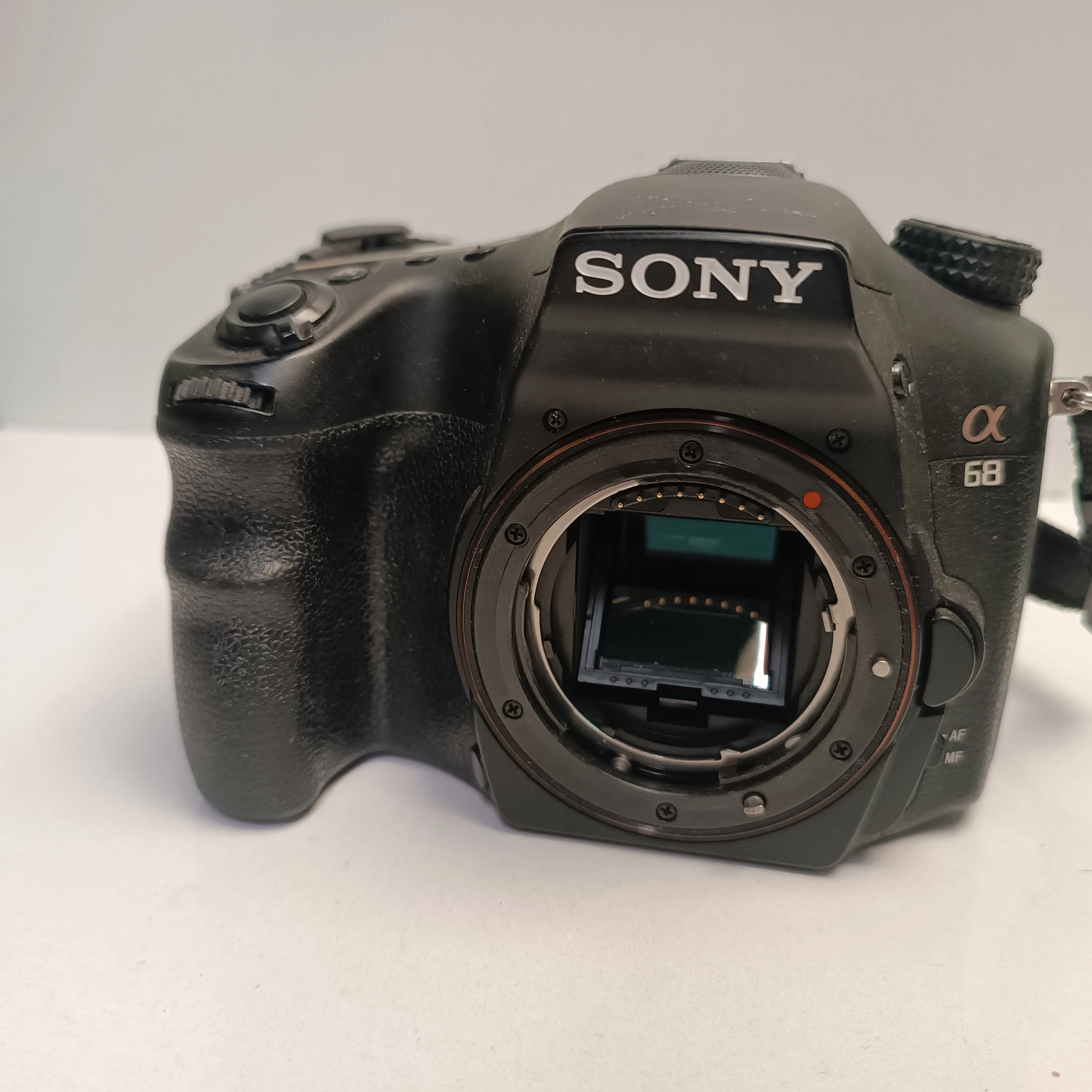 lustrzanka-cyfrowa-sony-alpha-68-z-obiektywem-tamron-17-50mm-f28-sp-stan-11323-2