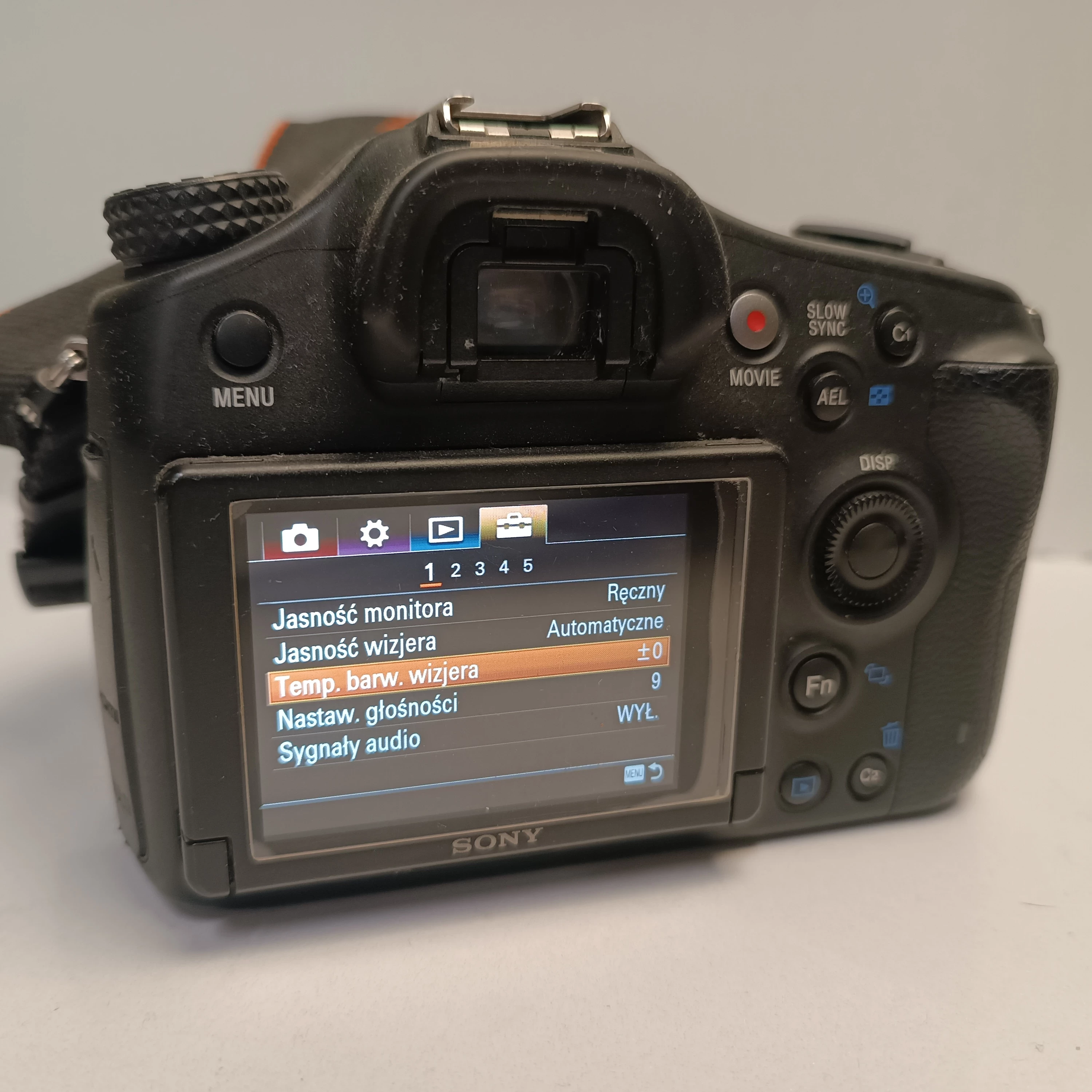 lustrzanka-cyfrowa-sony-alpha-68-z-obiektywem-tamron-17-50mm-f28-sp-przekatna-ekranu-270