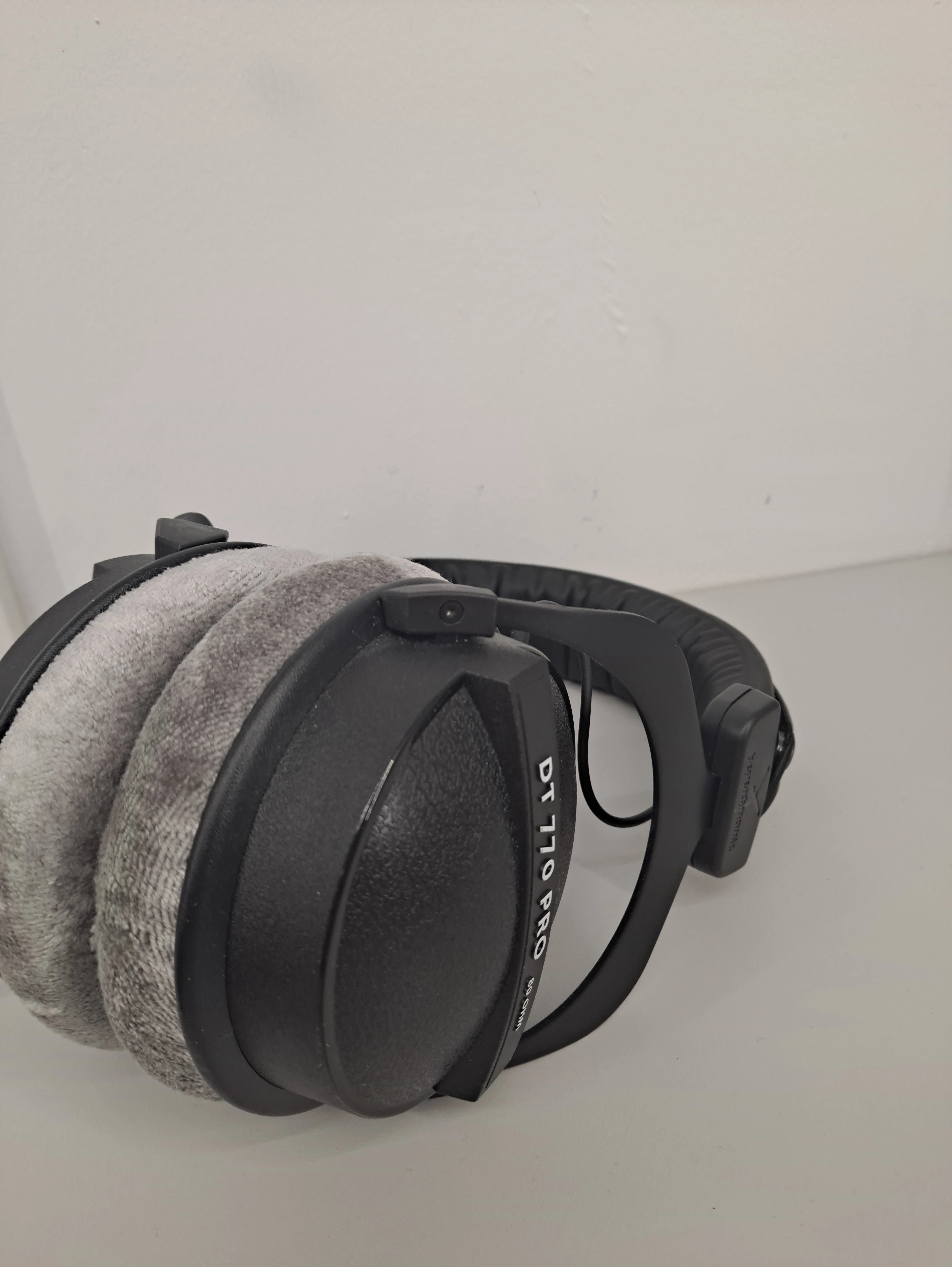 sluchawki-przewodowe-beyerdynamic-dt770-pro-250ohm-pudelko-ean-gtin-4010118001970