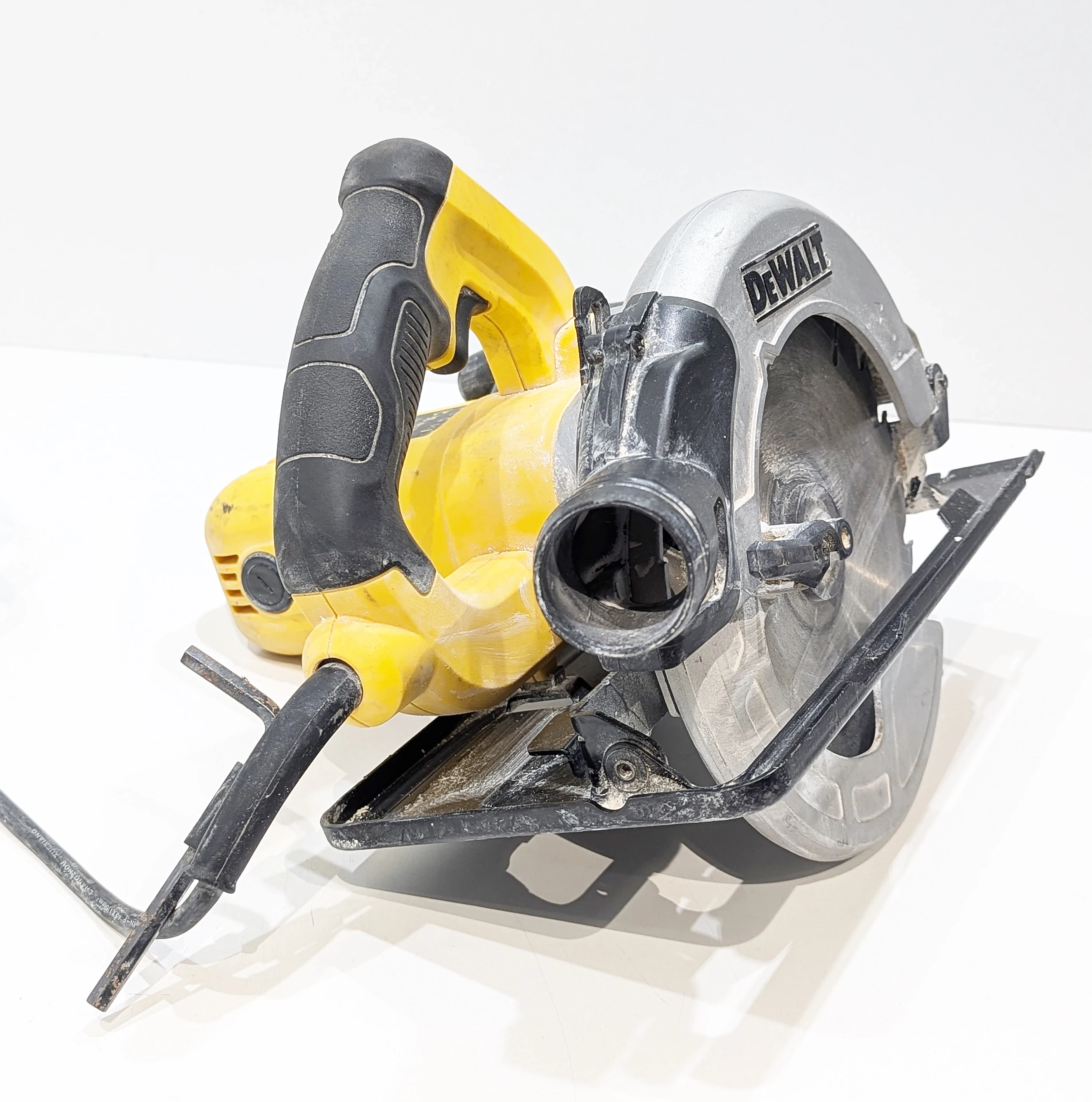 pilarka-tarczowa-dewalt-dwe5615-stan-11323-2