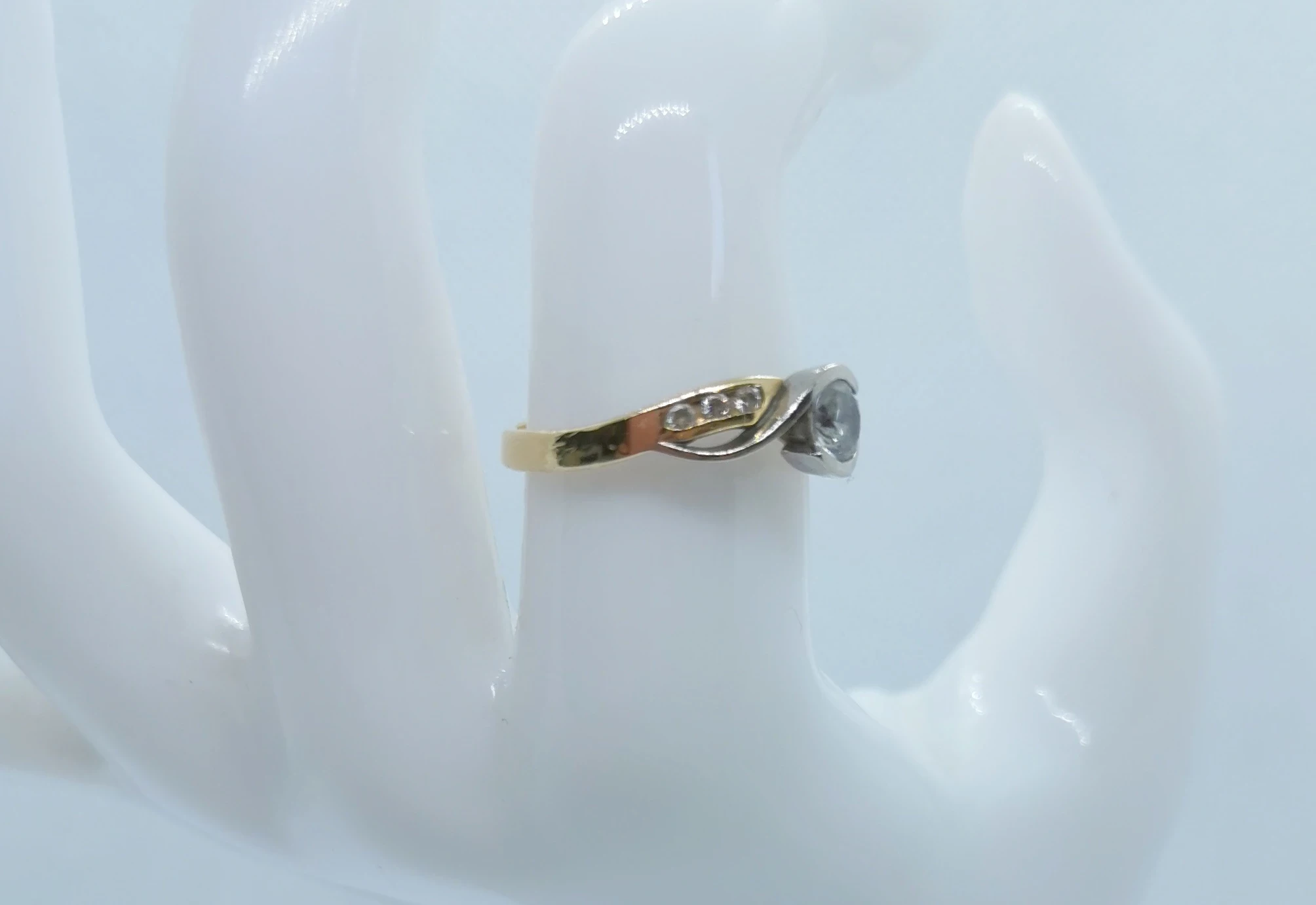 zloty-pierscionek-z-cyrkoniami-277g-585-material-15835-2