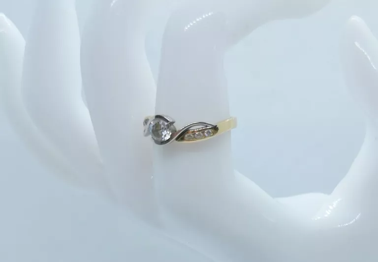 zloty-pierscionek-z-cyrkoniami-277g-585-stan-11323-2