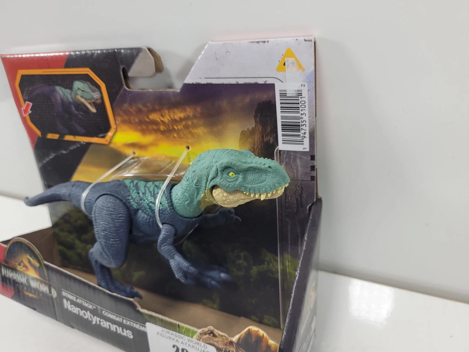 jurassic-world-figurka-atakujacy-nanotyrannus-ean-gtin-194735310012
