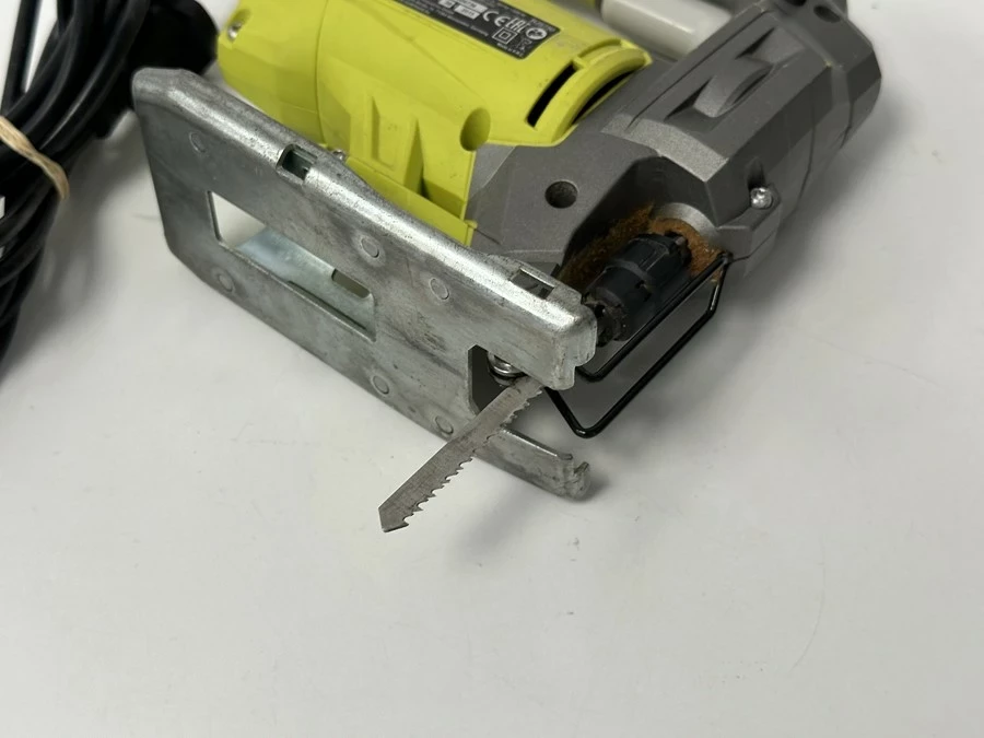 wyrzynarka-ryobi-rjs750-glebokosc-ciecia-w-aluminium-6