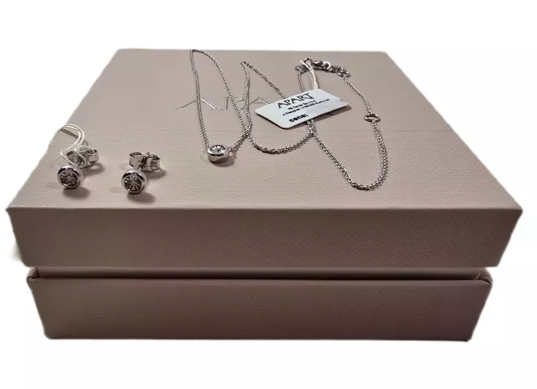 sliczny-komplet-z-bialego-zlota-lancuszek-z-kolczykami-proby-375-material-15835-1