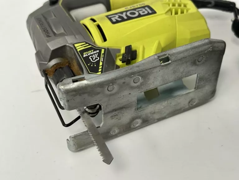 wyrzynarka-ryobi-rjs750-mocowanie-brzeszczotu-205041-222245