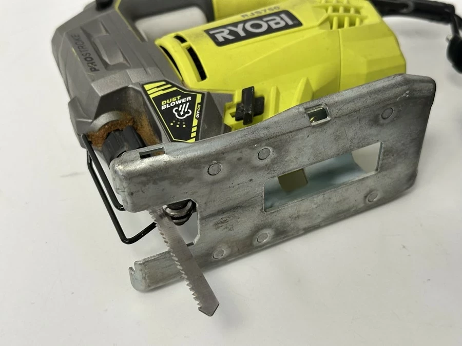 wyrzynarka-ryobi-rjs750-mocowanie-brzeszczotu-205041-222245