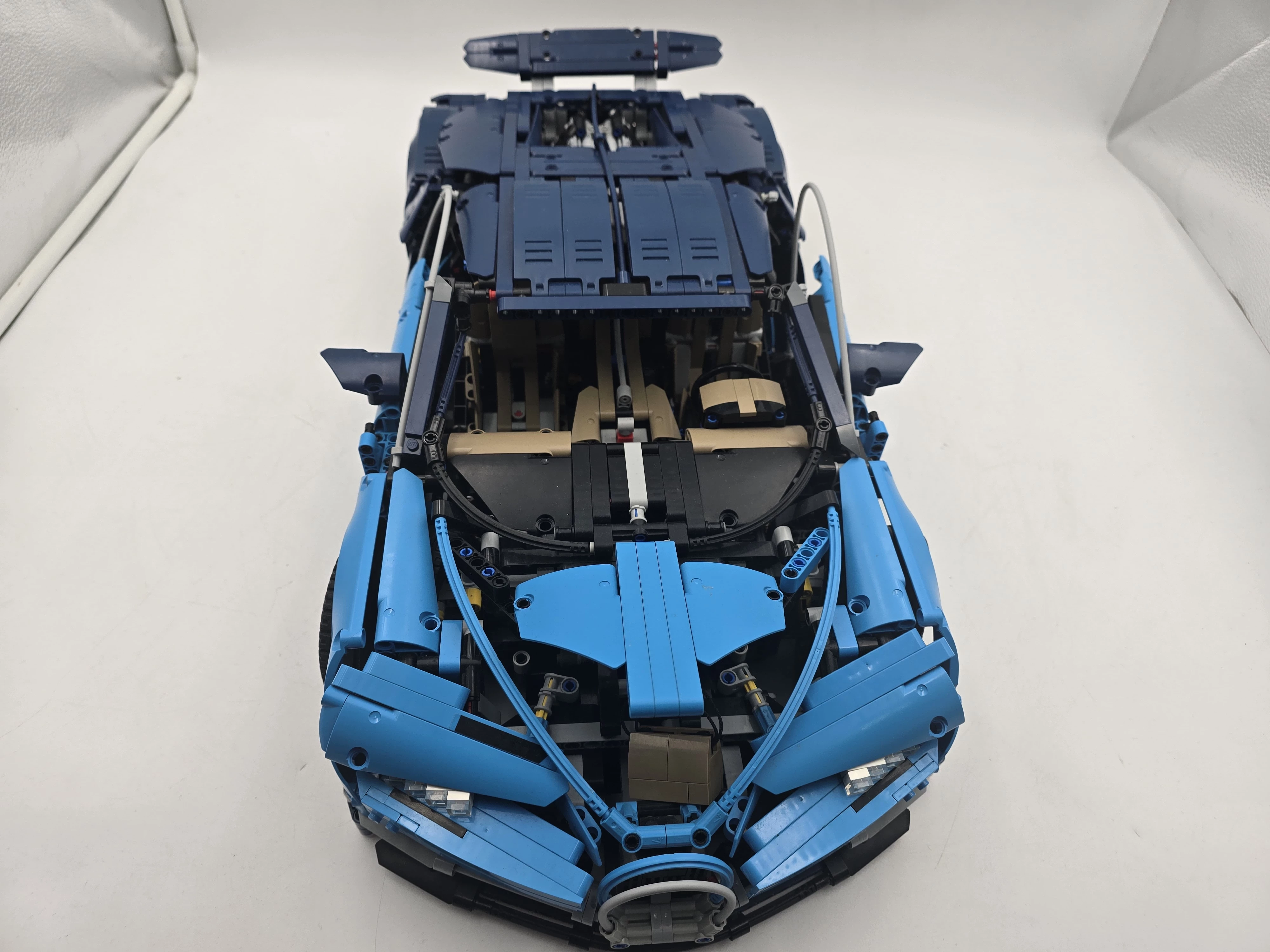 lego-technic-bugatti-chiron-42083-plec-127789-1