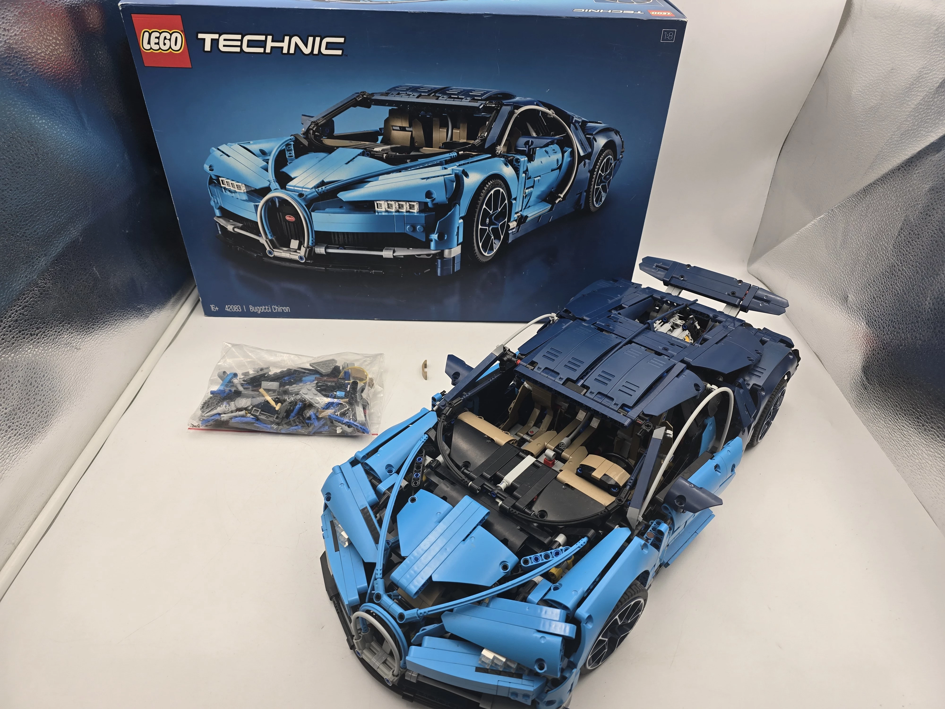 lego-technic-bugatti-chiron-42083-stan-11323-2