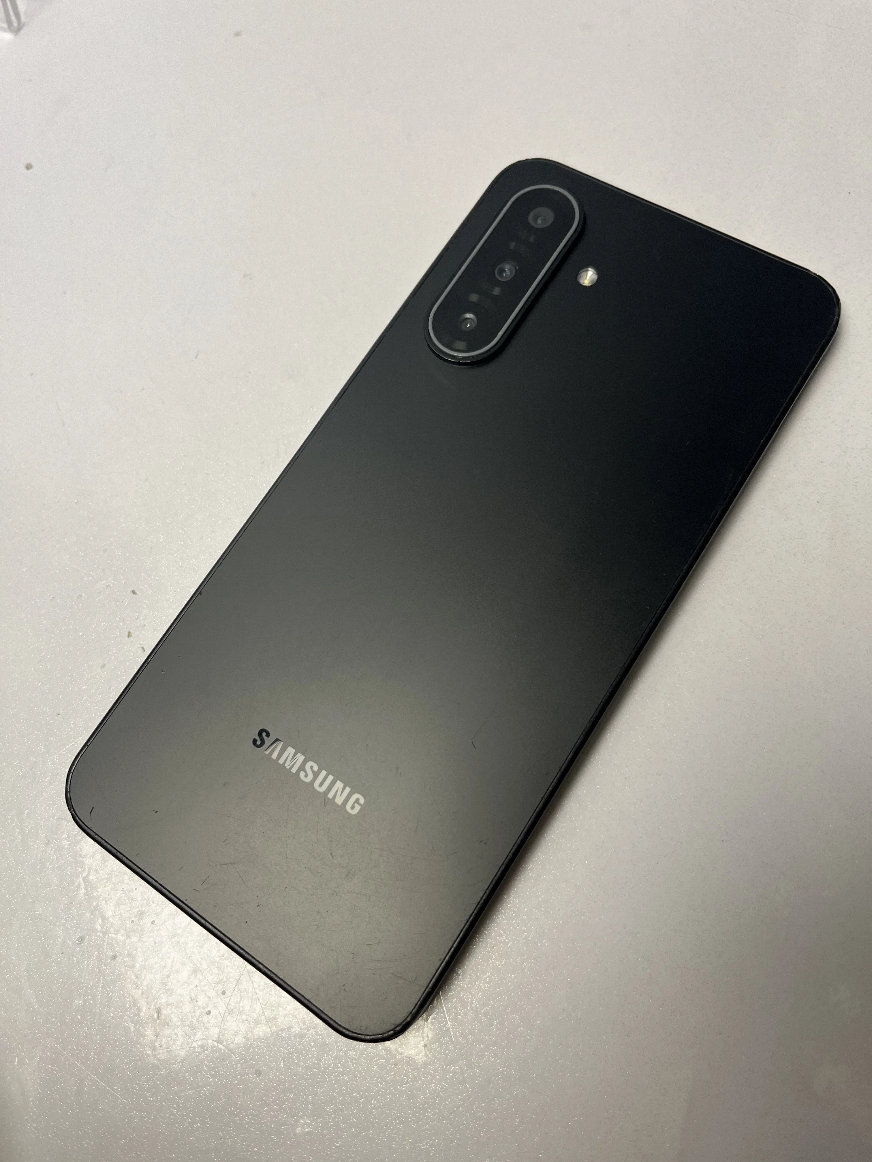 telefon-samsung-galaxy-a17-5g-4128gb-przekatna-ekranu-670