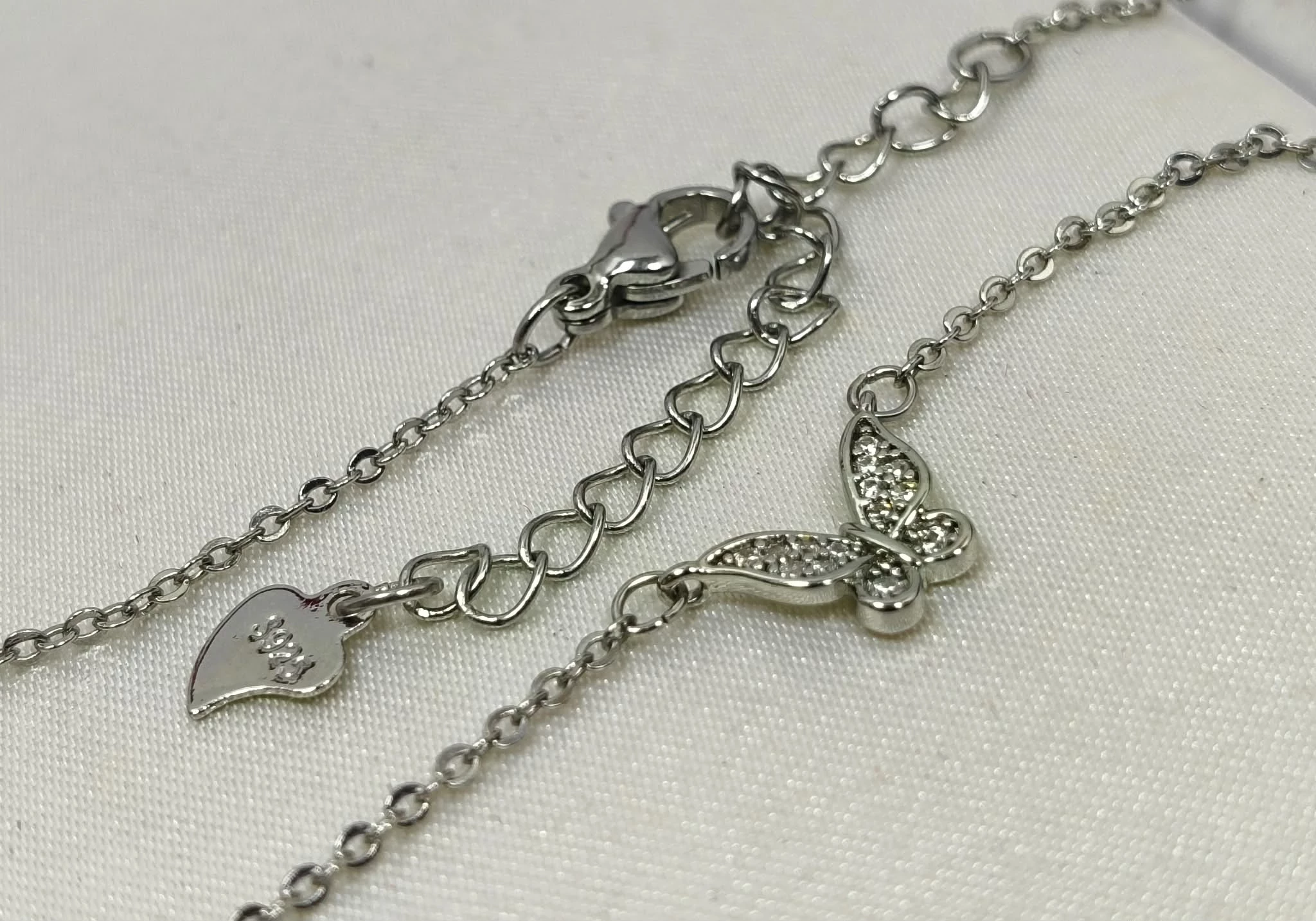 srebrny-naszyjnik-925-z-motylkiem-i-cyrkoniami-delikatny-i-kobiecy-238-dlugosc-calkowita-52