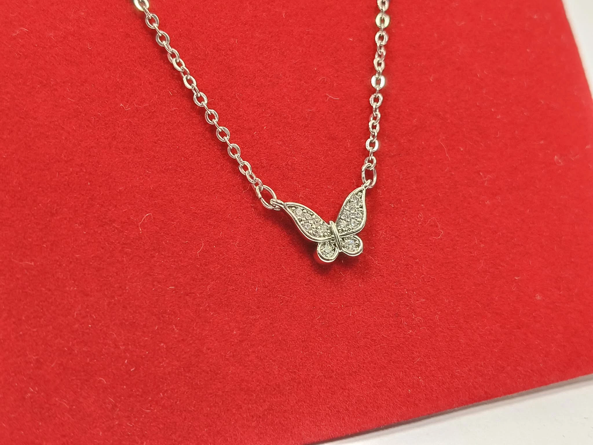 srebrny-naszyjnik-925-z-motylkiem-i-cyrkoniami-delikatny-i-kobiecy-238-rodzaj-2205-2