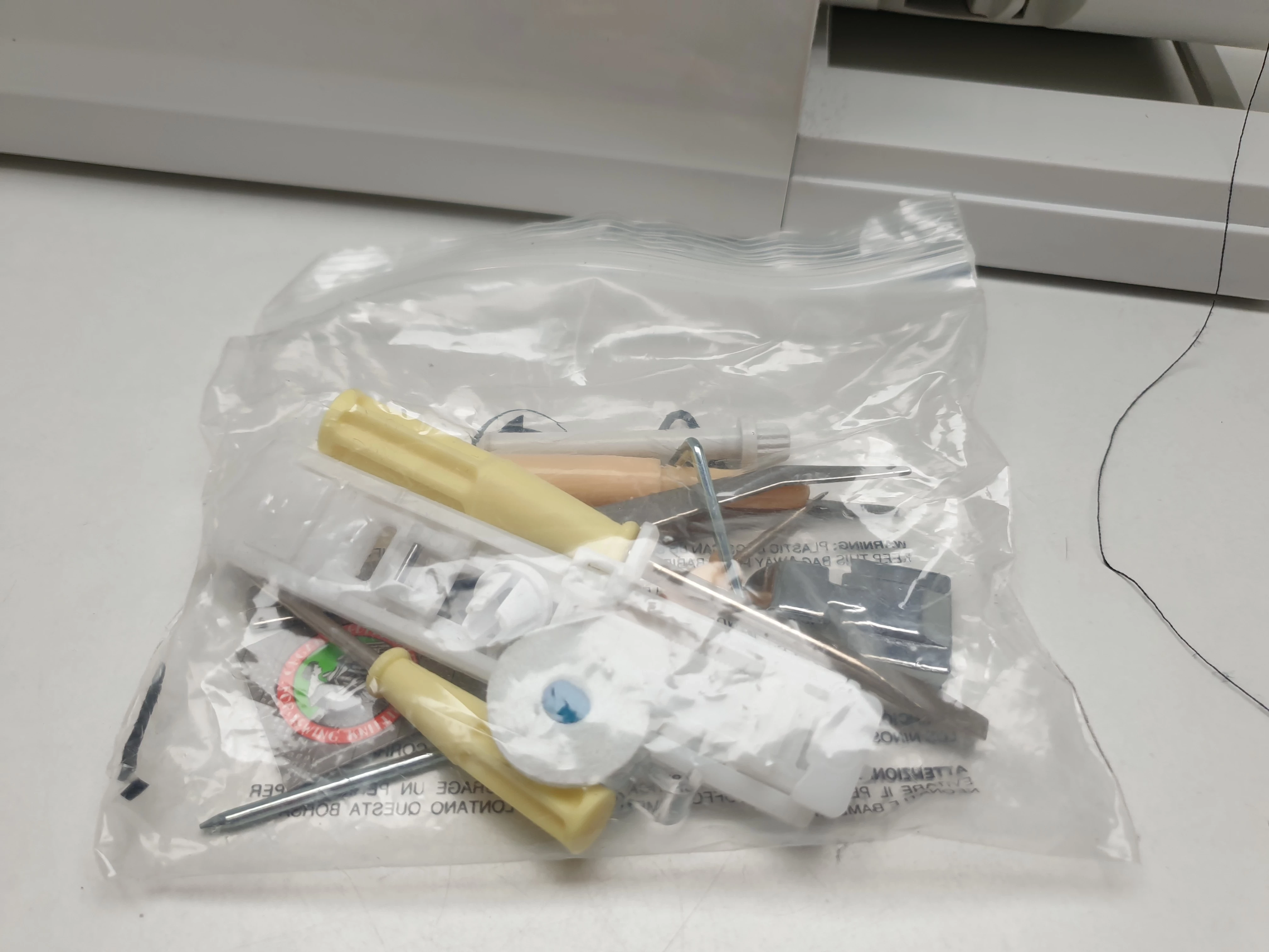 maszyna-do-szycia-juki-hzl-357zp-c-komplet-chwytacz-nitki-204081-218937