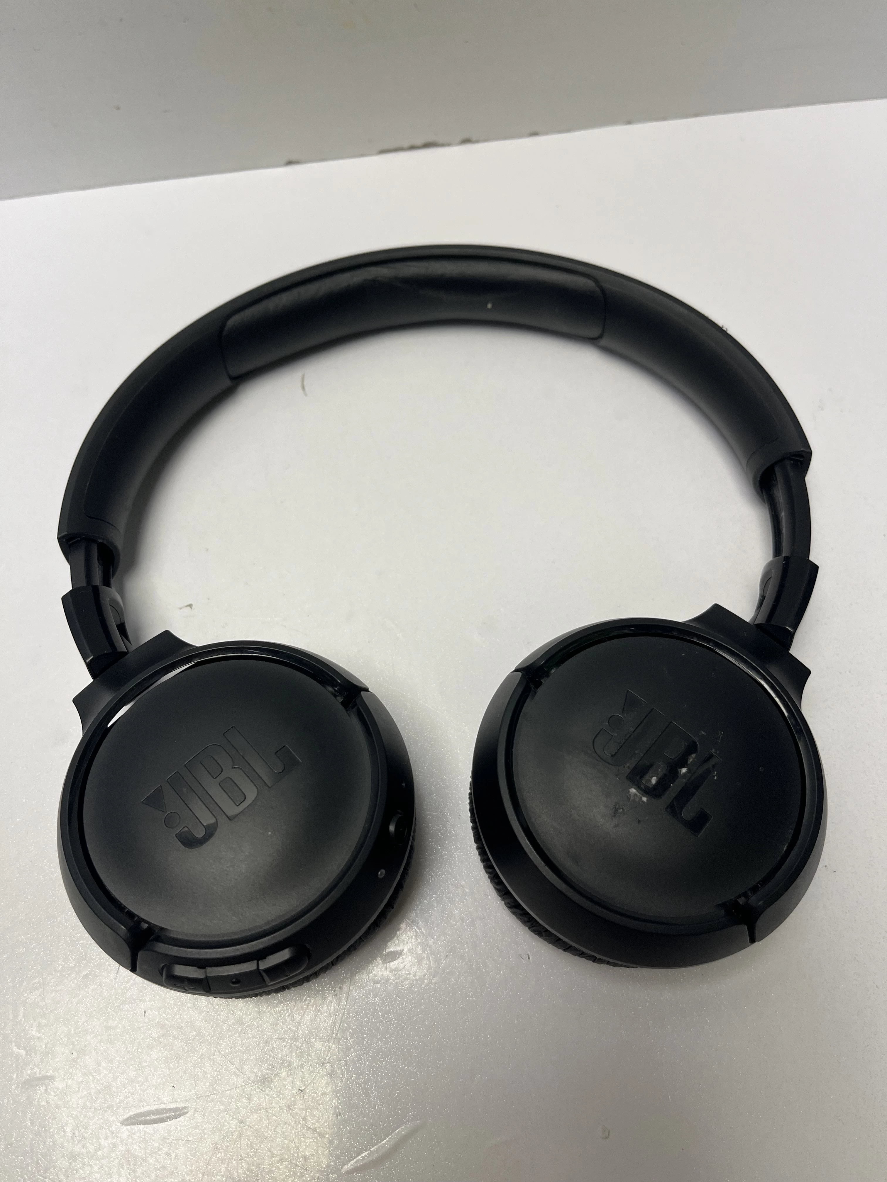 sluchawki-bt-jbl-tune-520-osiedle-teatralne-3u15-krakow