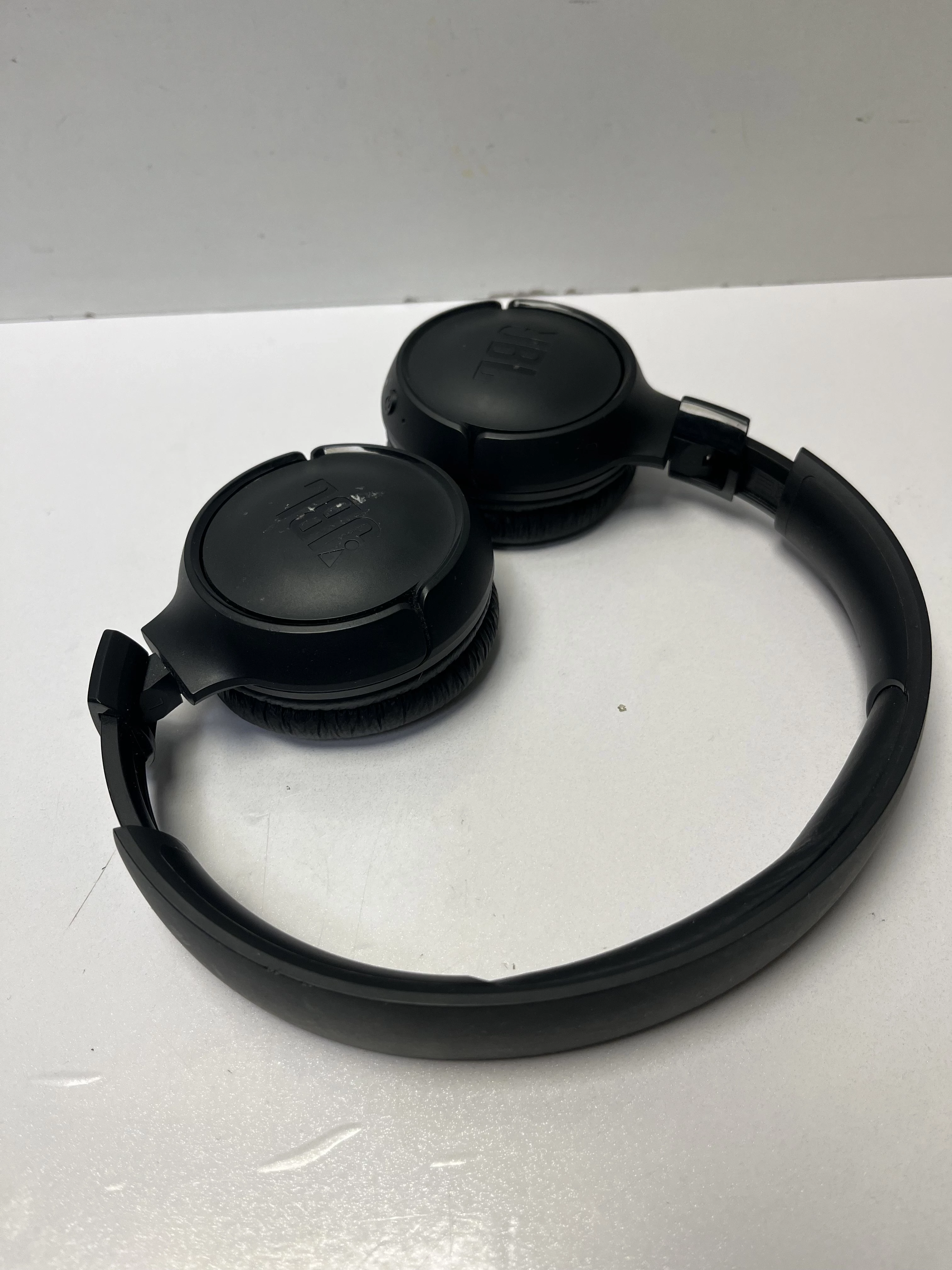 sluchawki-bt-jbl-tune-520-stan-11323-2