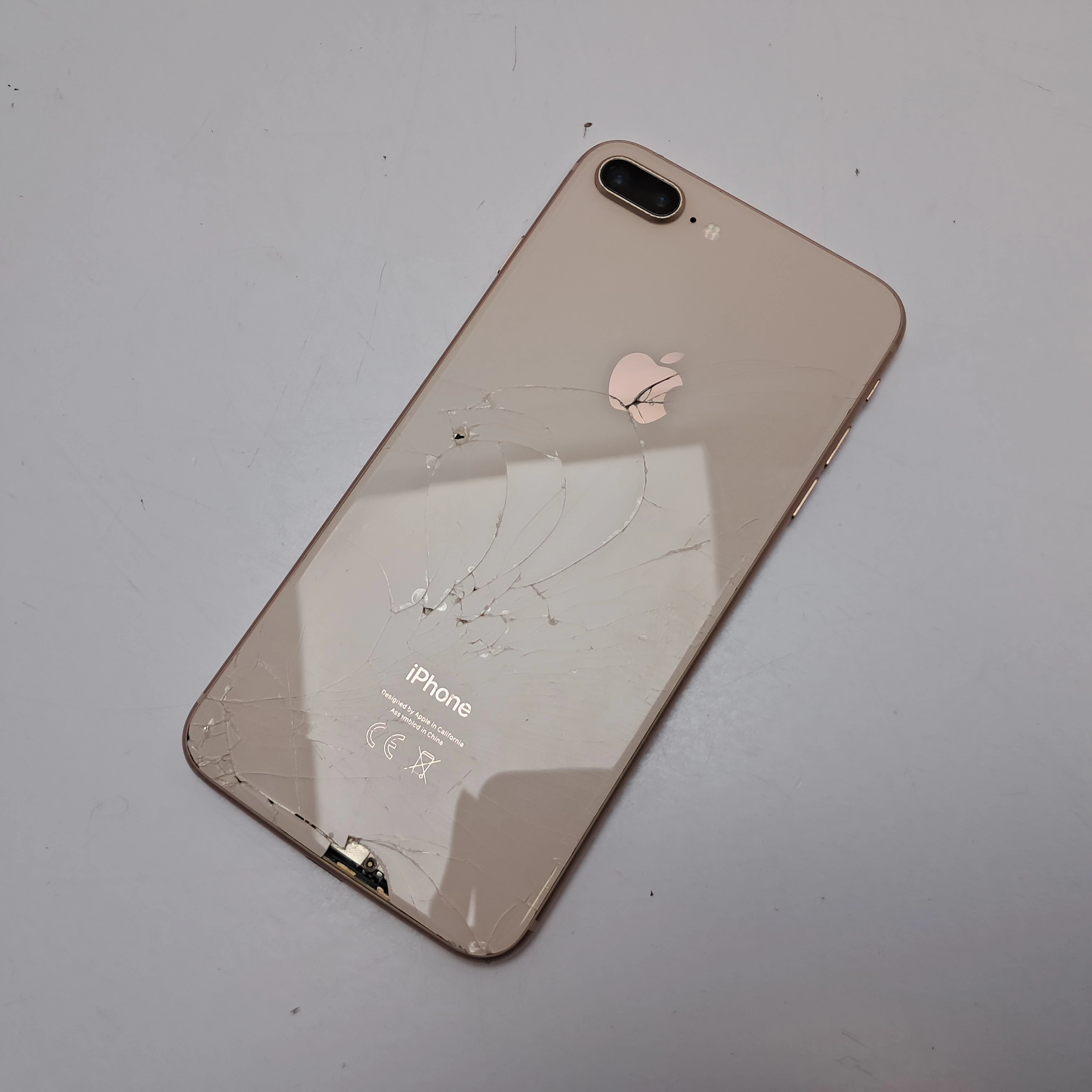 telefon-iphone-8-plus-pamiec-ram-202865-214125