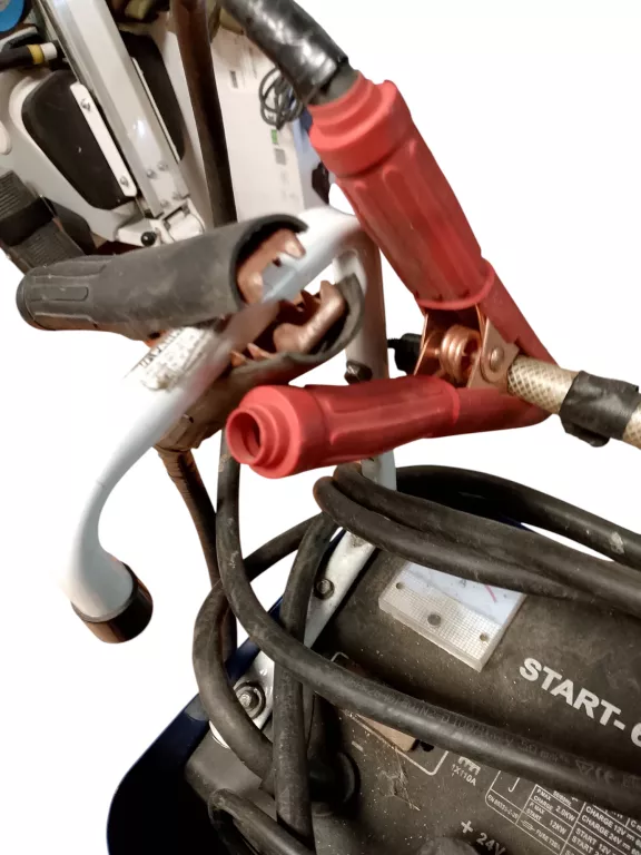 adler-start-625-prostownik-z-funkcja-wspomagania-rozruchu-do-tirow-natezenie-maksymalne-6000