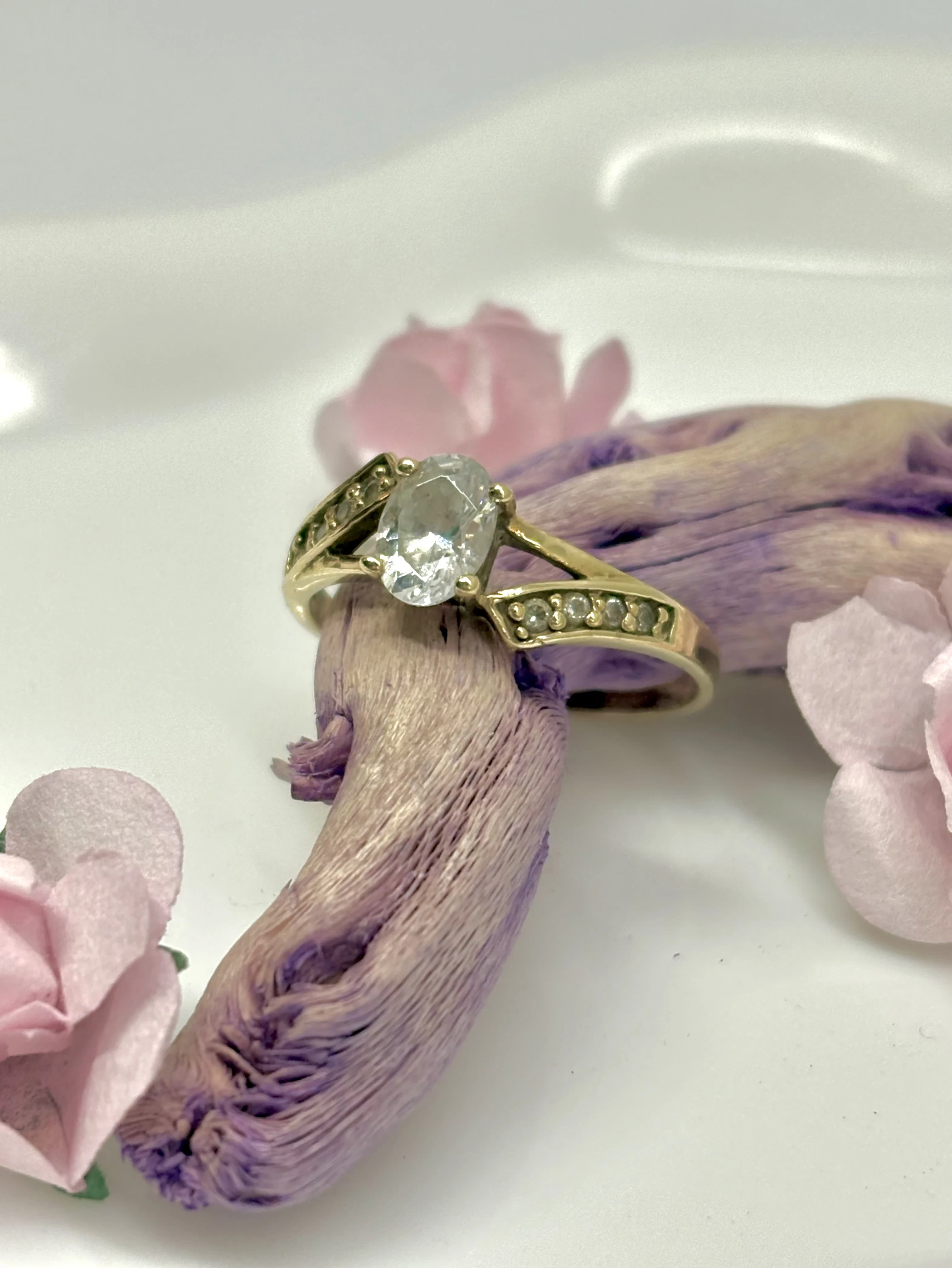 piekny-zloty-pierscionek-material-15835-2