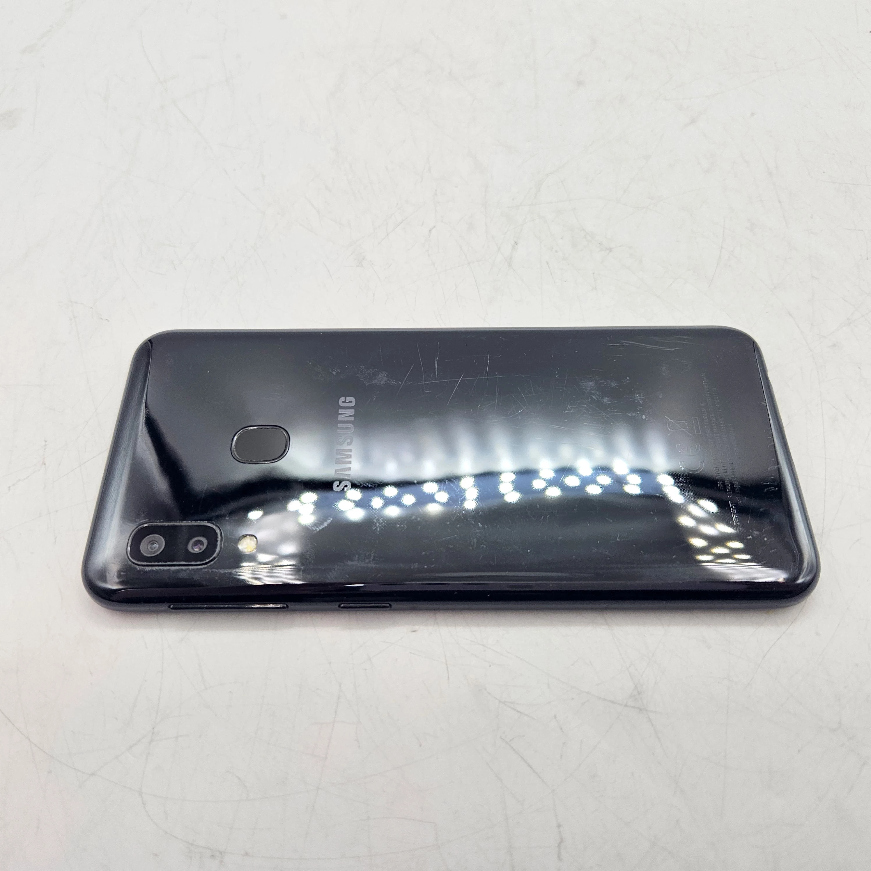 samsung-galaxy-a20e-332gb-kod-producenta-sm-a202fzkdxeo