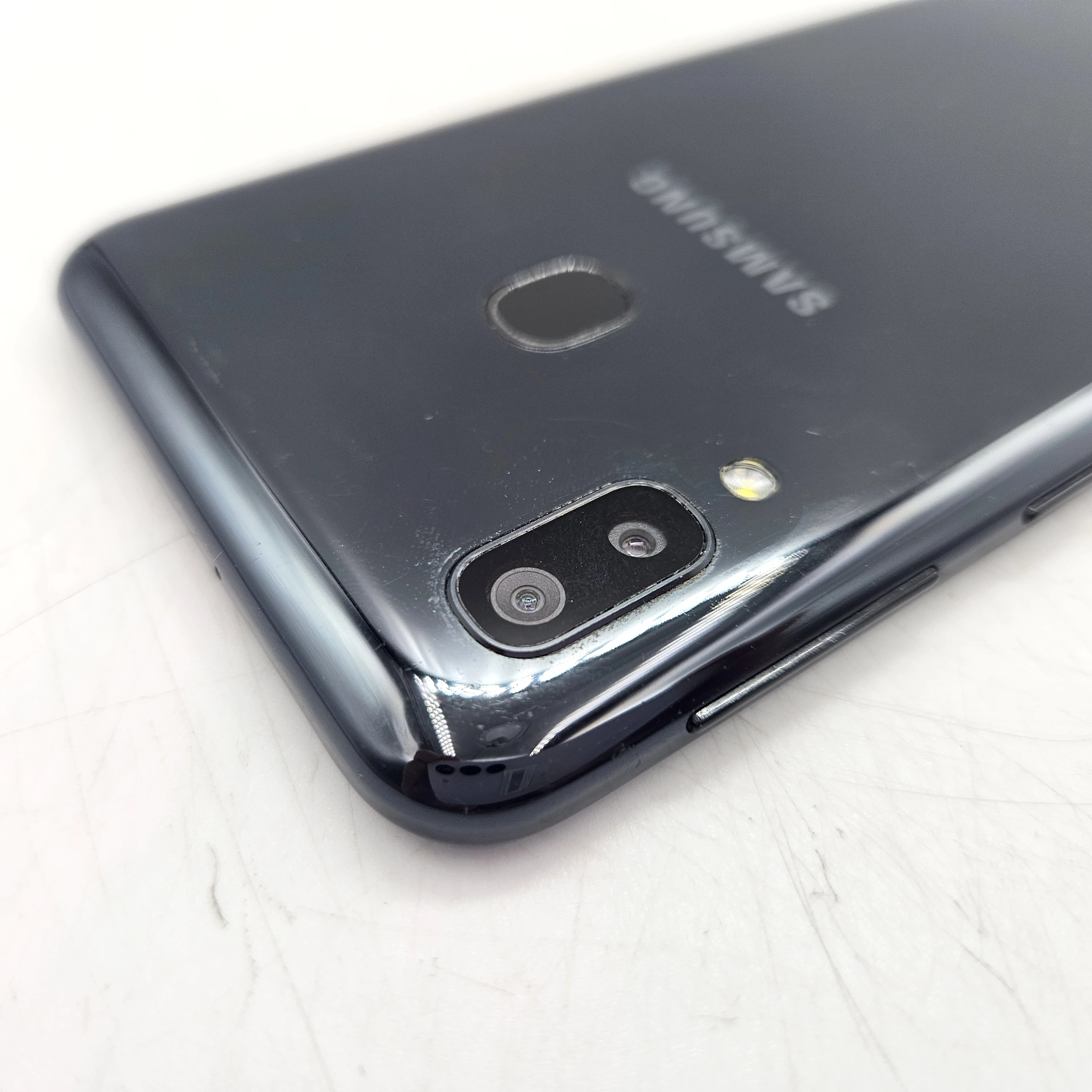 samsung-galaxy-a20e-332gb-przekatna-ekranu-580