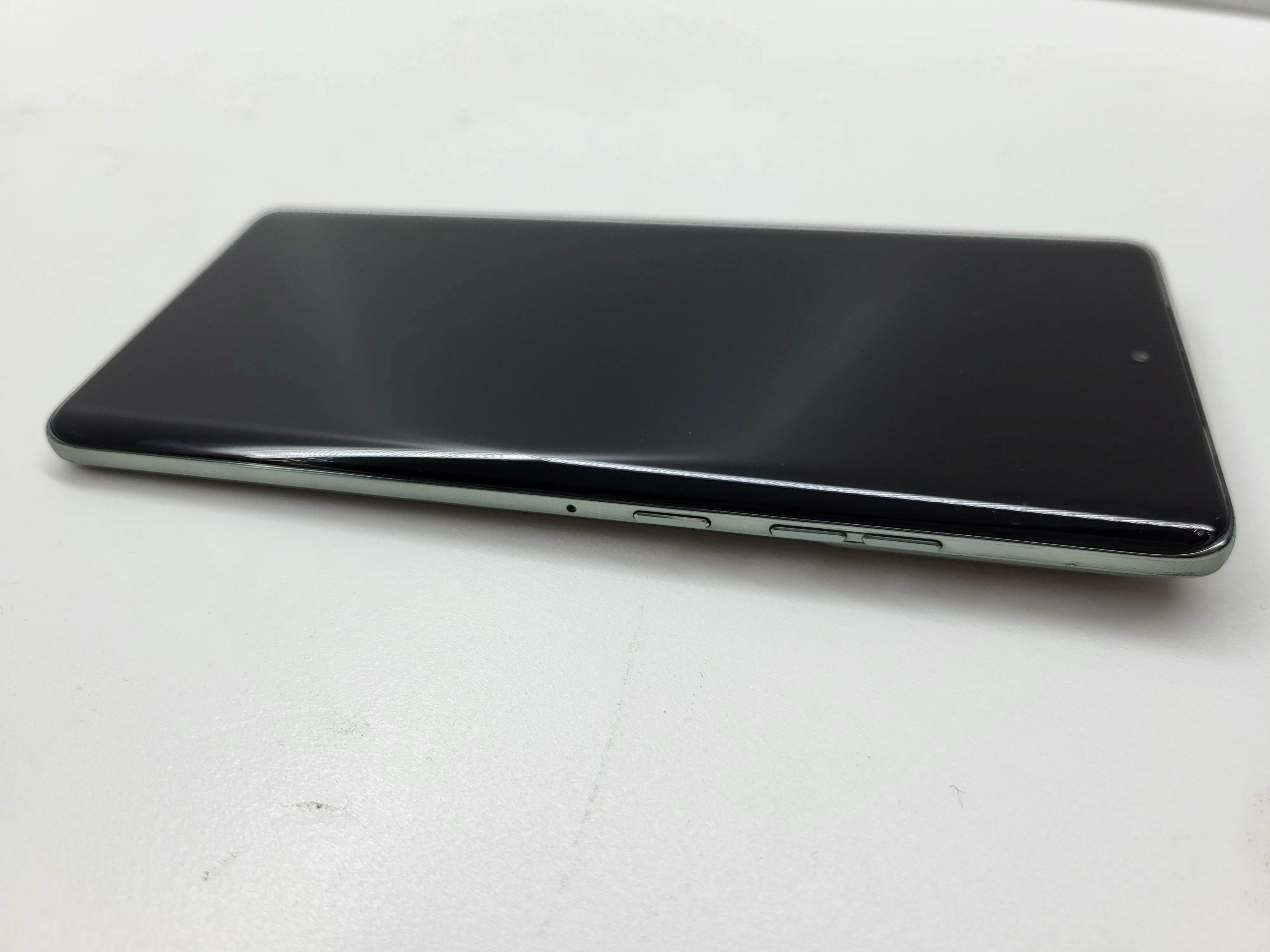 telefon-motorola-edge-60-pro-przekatna-ekranu-670