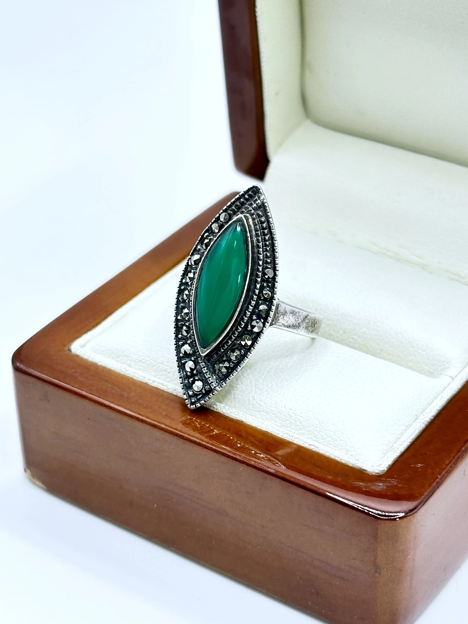 sd133-pierscionek-ze-srebra-z-markazytami-i-zielonym-kamieniem-retro-niepodleglosci-18-wschowa-kamp