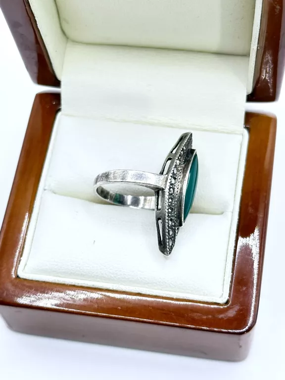 sd133-pierscionek-ze-srebra-z-markazytami-i-zielonym-kamieniem-retro-material-15835-4