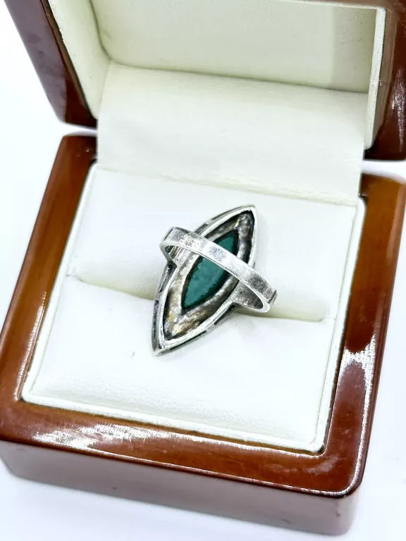 sd133-pierscionek-ze-srebra-z-markazytami-i-zielonym-kamieniem-retro-kamien-17088-1930448