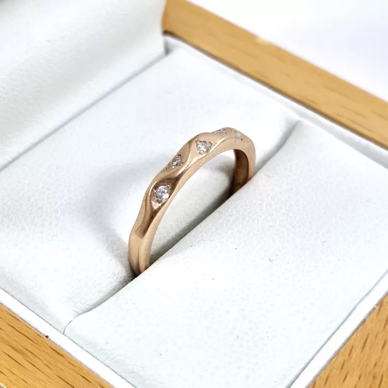 zloty-pierscionek-z-cyrkoniami-pr585-177g-rozm13-ean-gtin-5903772040425