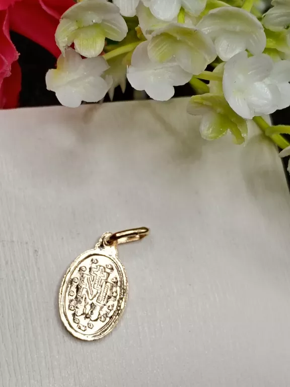 delikatna-zlota-zawieszka-pr-333-waga-069-cechy-207006-4