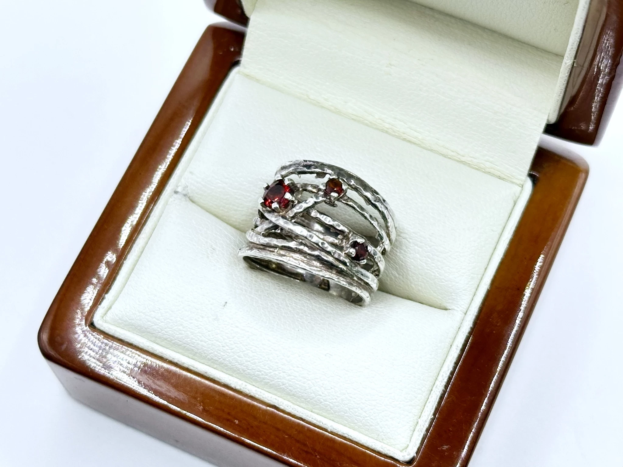 sd132-damski-pierscionek-ze-srebra-925-z-czerwonymi-cyrkoniamii-stan-11323-2