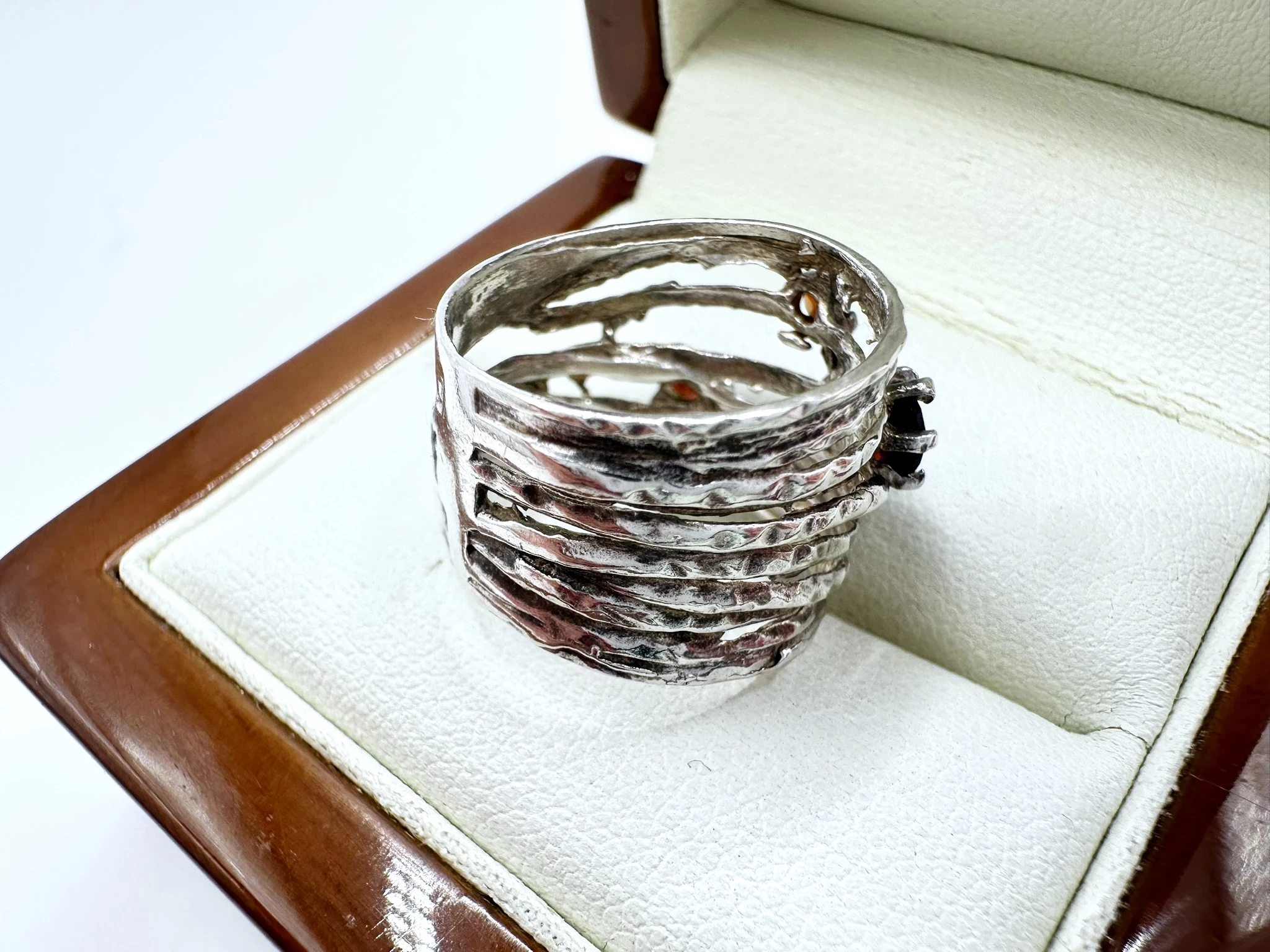 sd132-damski-pierscionek-ze-srebra-925-z-czerwonymi-cyrkoniamii-material-15835-4