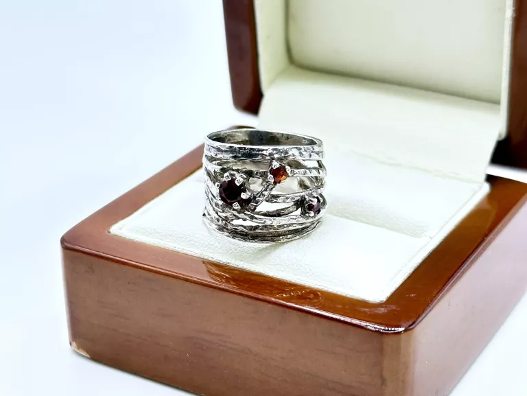 sd132-damski-pierscionek-ze-srebra-925-z-czerwonymi-cyrkoniamii-niepodleglosci-18-wschowa-kamp