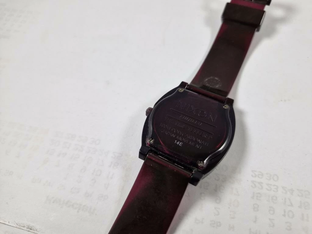 zegarek-damski-nixon-minimal-material-paska-129219-10