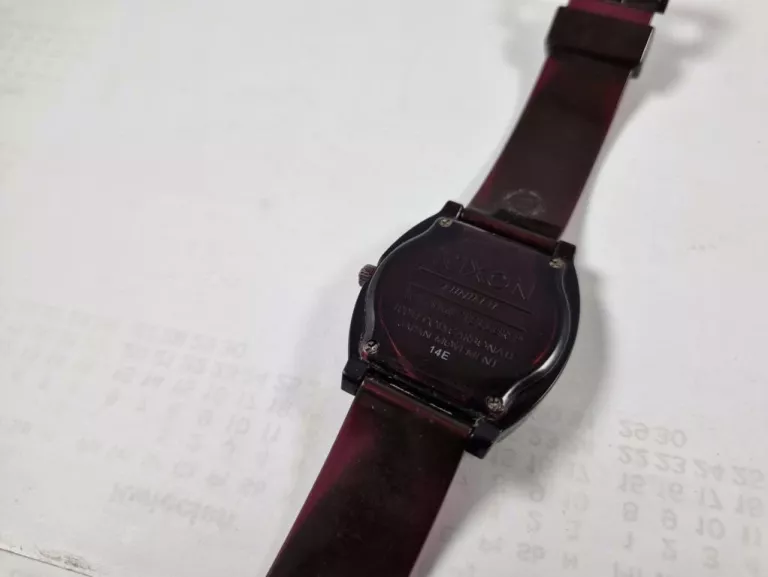 zegarek-damski-nixon-minimal-material-paska-129219-10