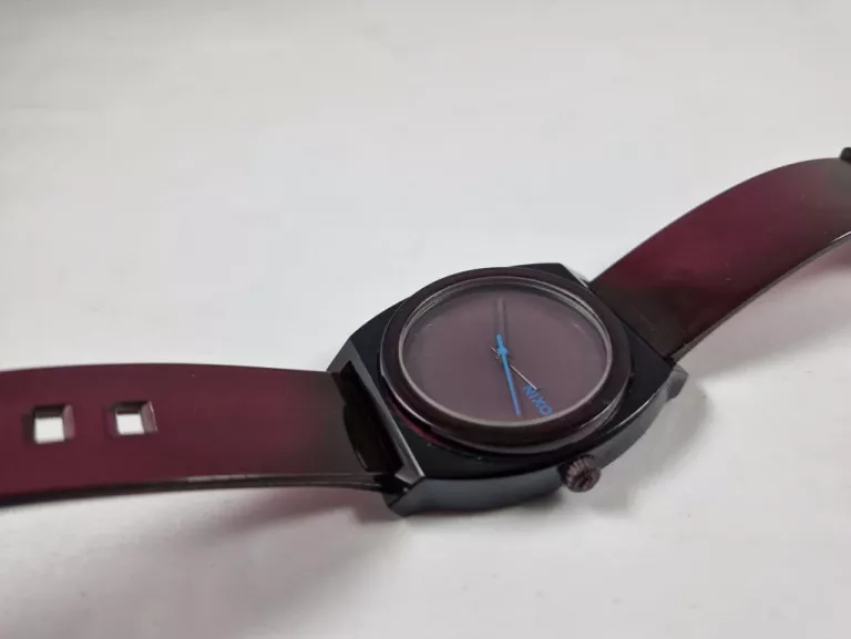 zegarek-damski-nixon-minimal-stan-11323-2