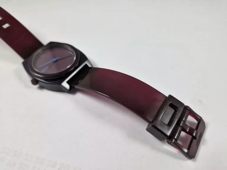 zegarek-damski-nixon-minimal-rodzaj-129220-1