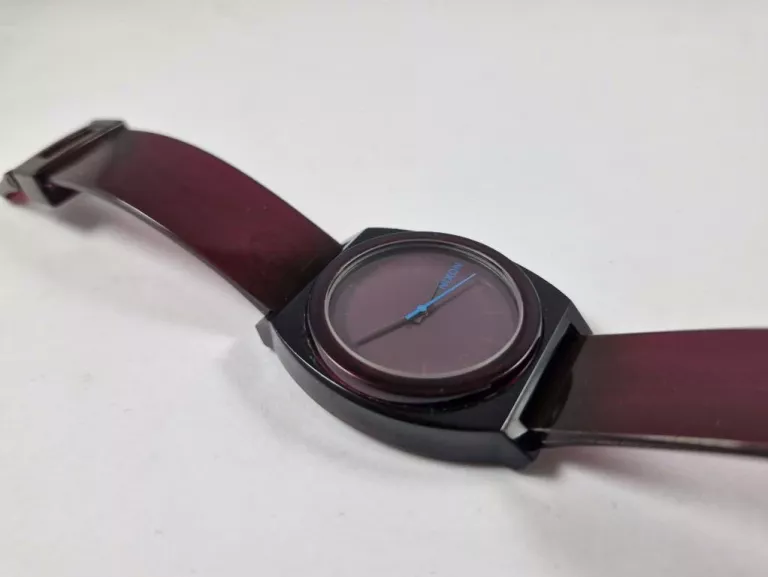 zegarek-damski-nixon-minimal-wielka-rzeznicka-1-srem-centrum