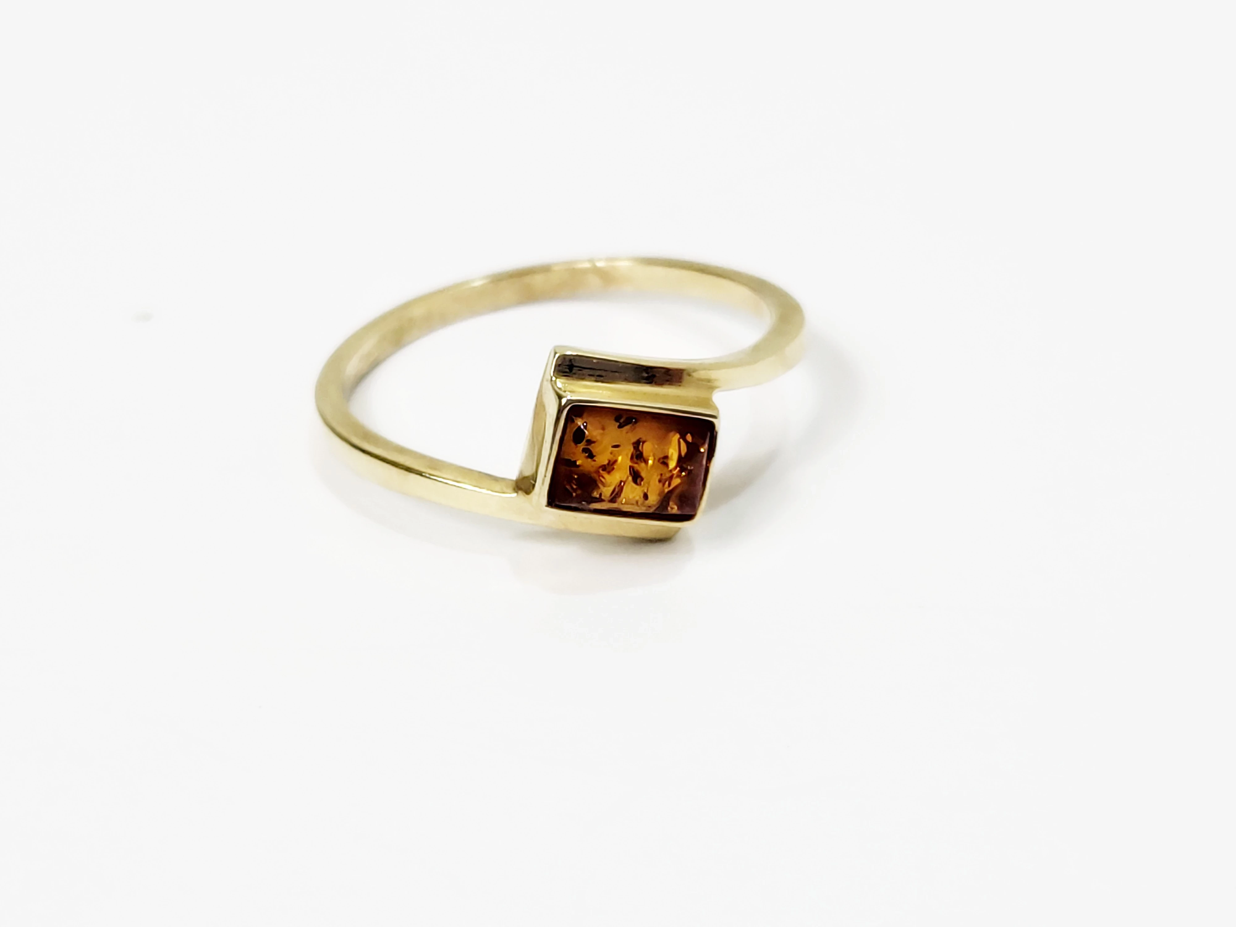 sliczny-zloty-pierscionek-14ct-191g-17r-reymonta-15-warszawa