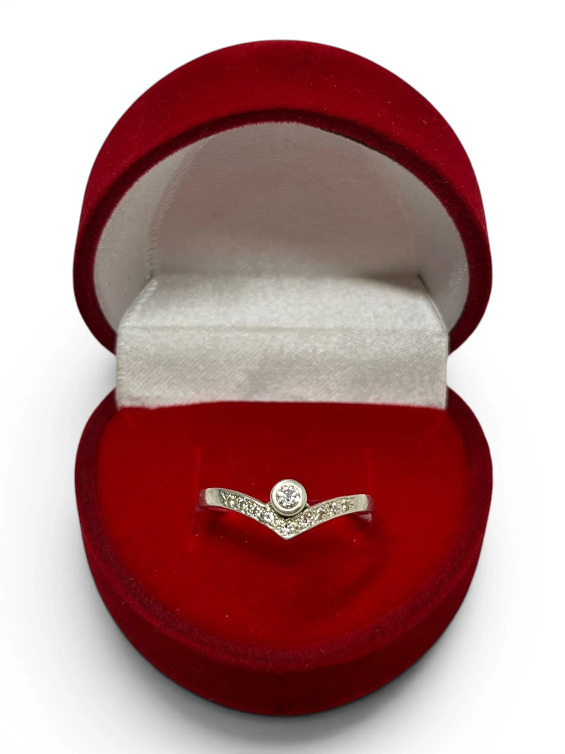 delikatny-srebrny-pierscionek-z-cyrkoniami-11g-p925-rozmiar-14-stan-11323-2